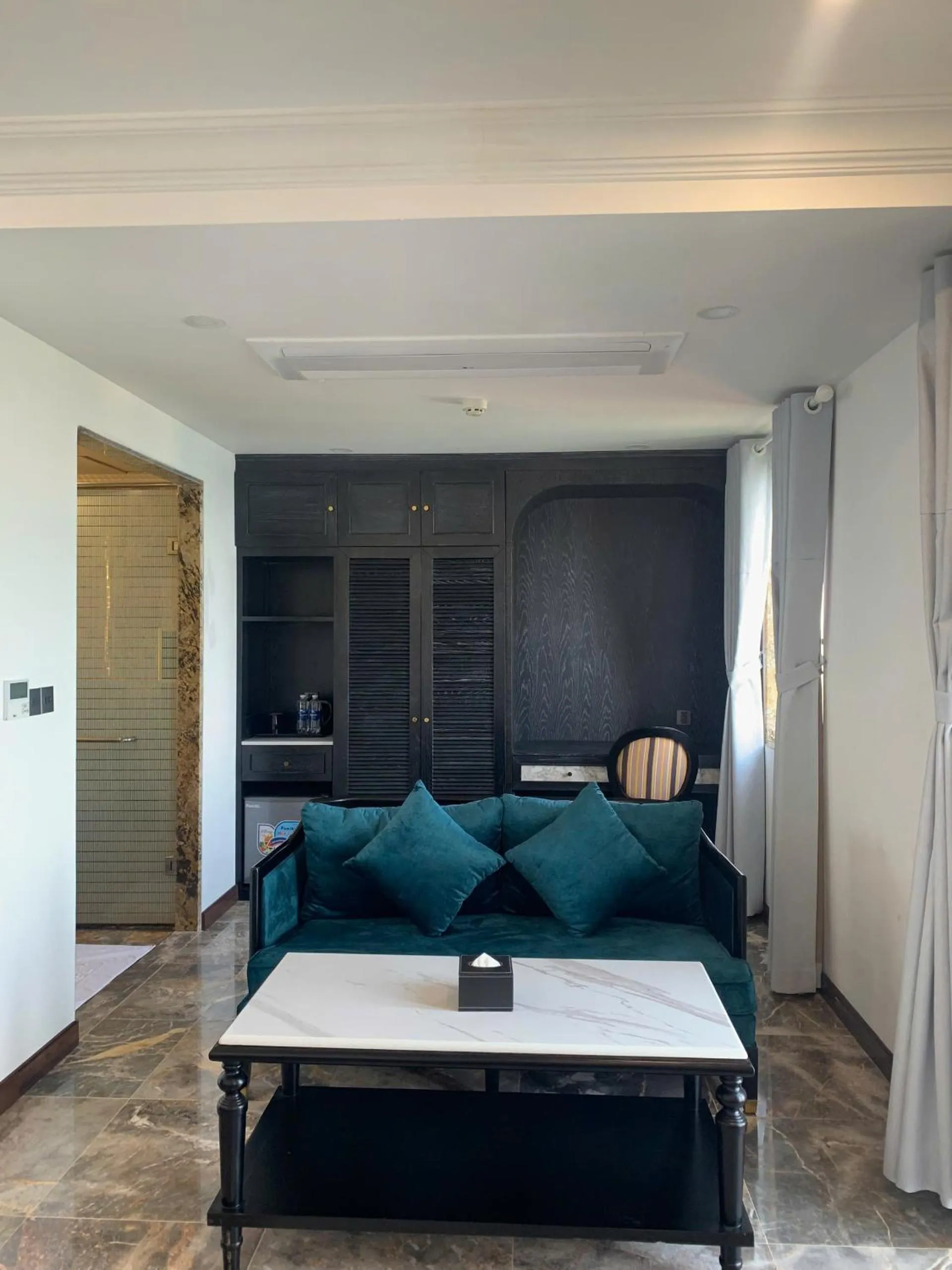 Photo of the whole room in The Room Hotel - Starbucks