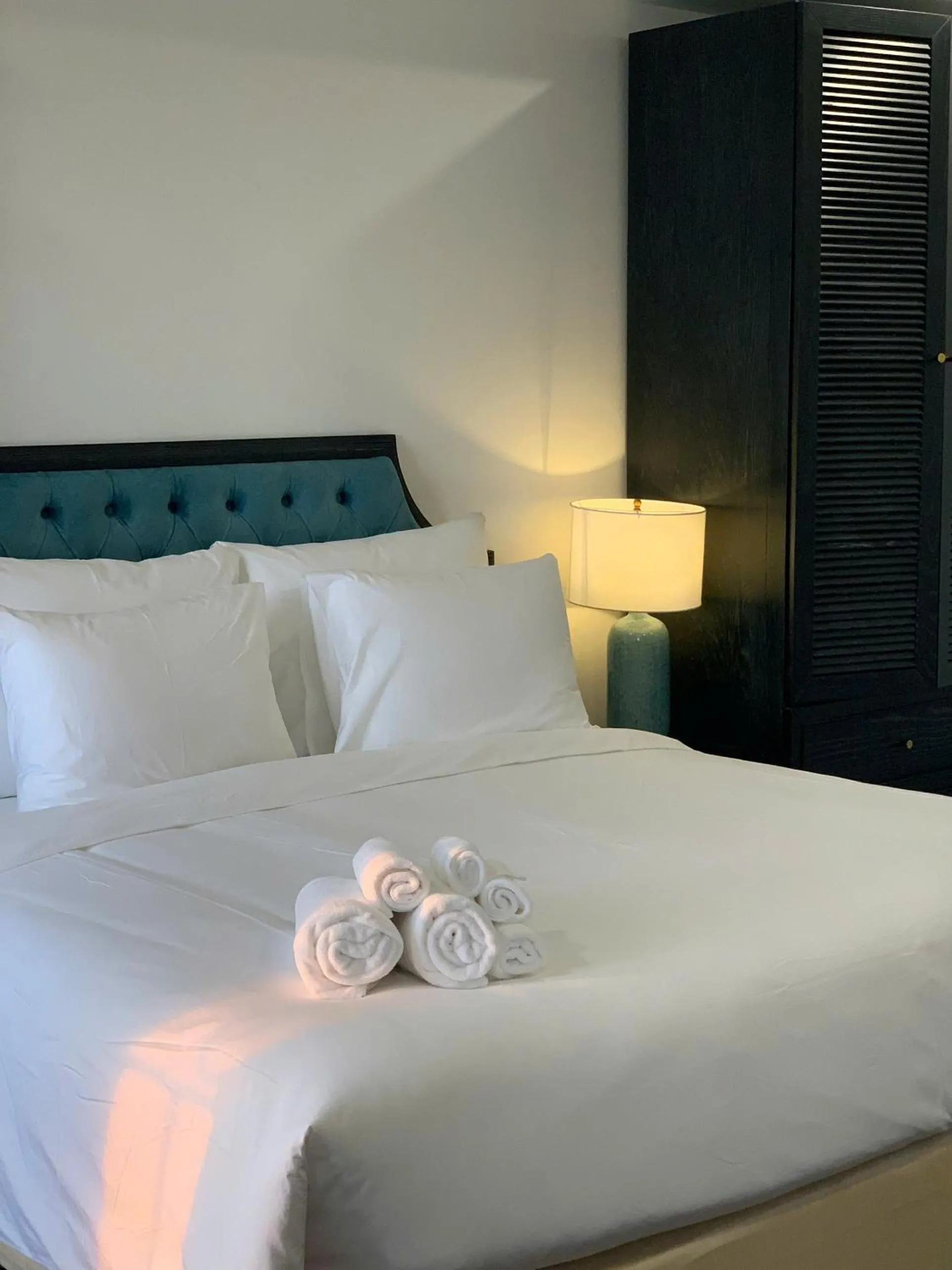 Bedroom, Bed in The Room Hotel - Starbucks