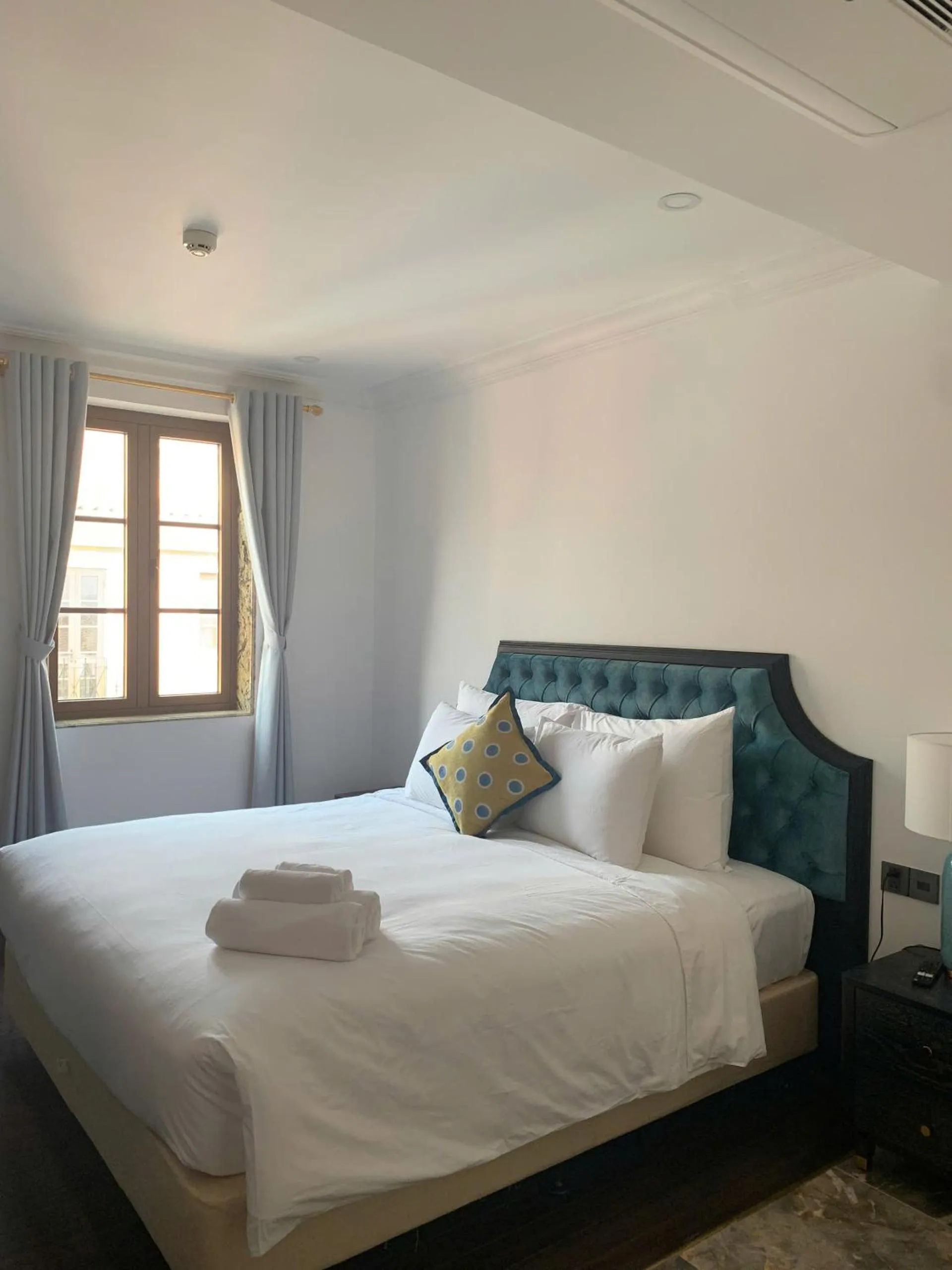 Bed in The Room Hotel - Starbucks