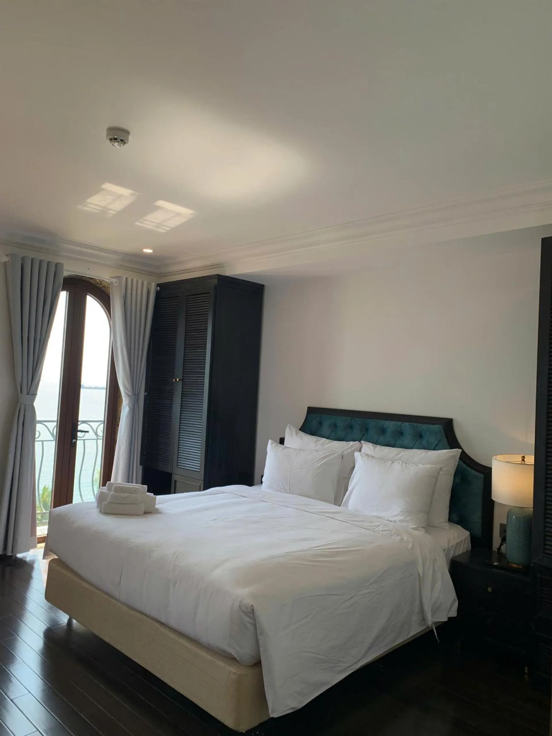 Bed in The Room Hotel - Starbucks