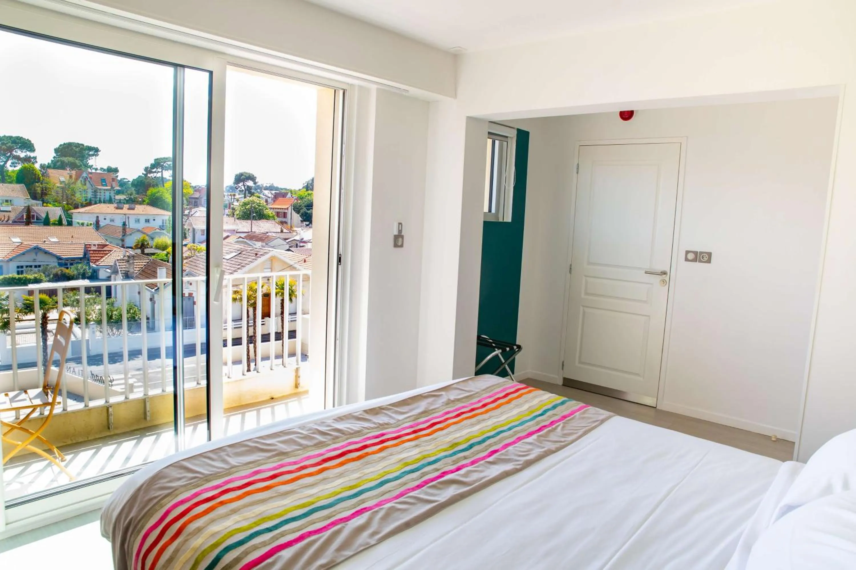 Bedroom, Bed in Best Western Arcachon Le Port