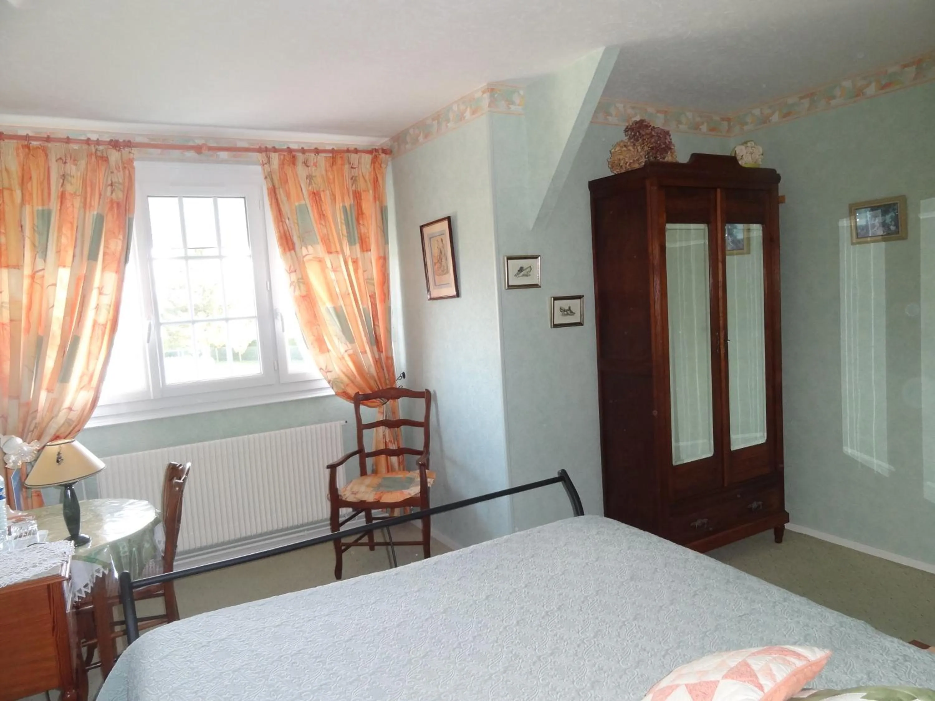 Bedroom, Bed in Le Franquevillette