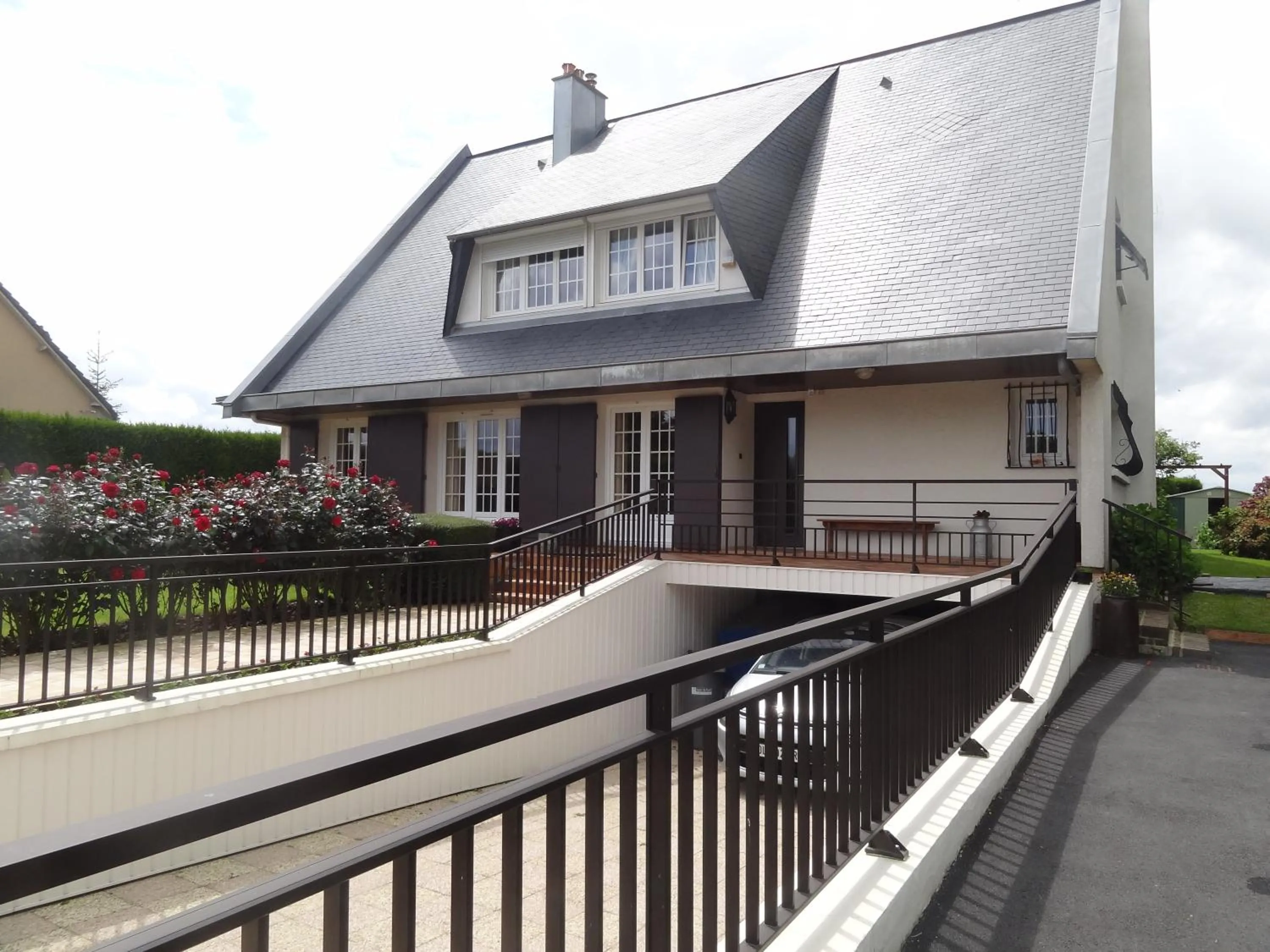 Facade/entrance in Le Franquevillette