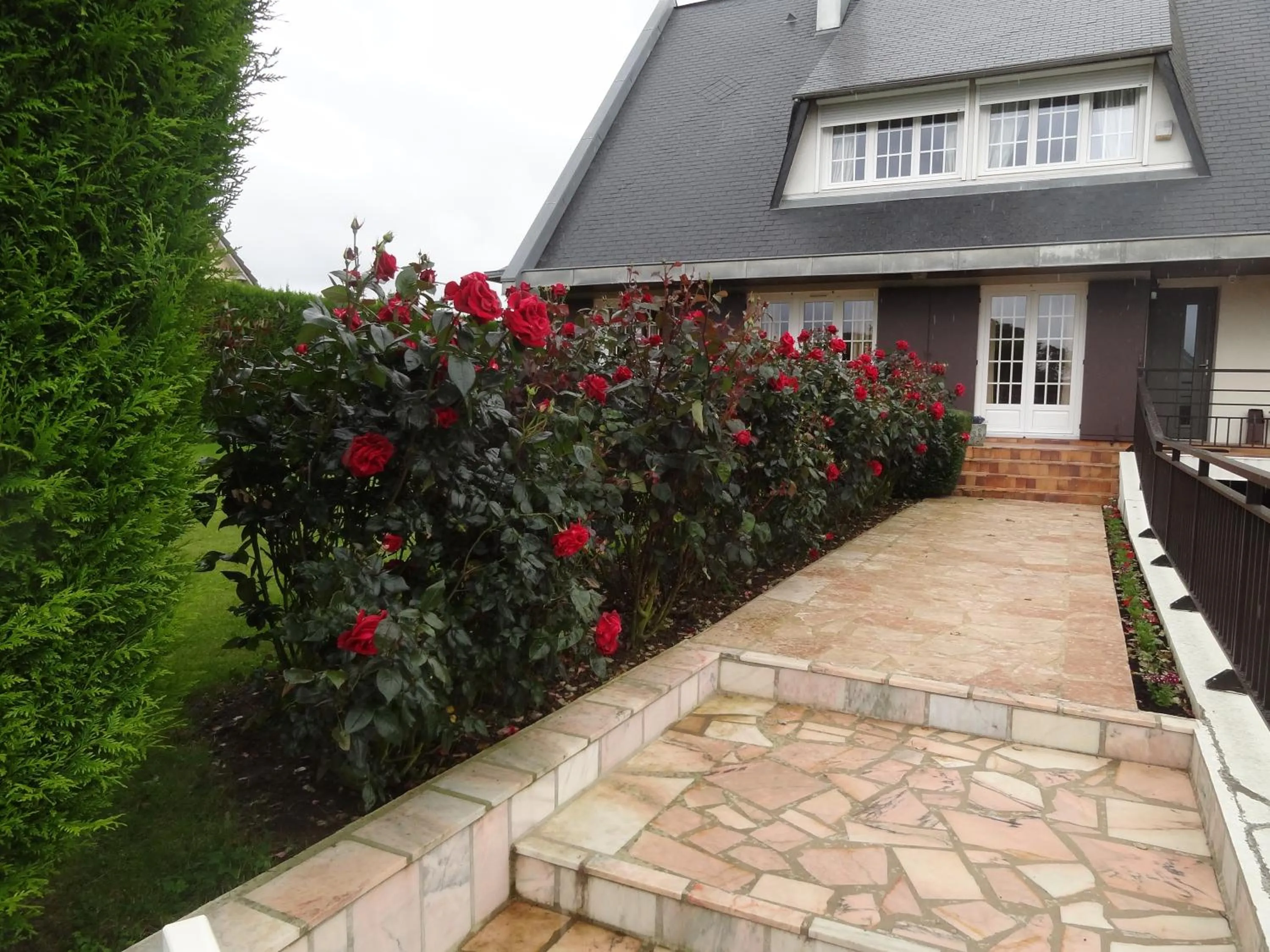 Facade/entrance in Le Franquevillette