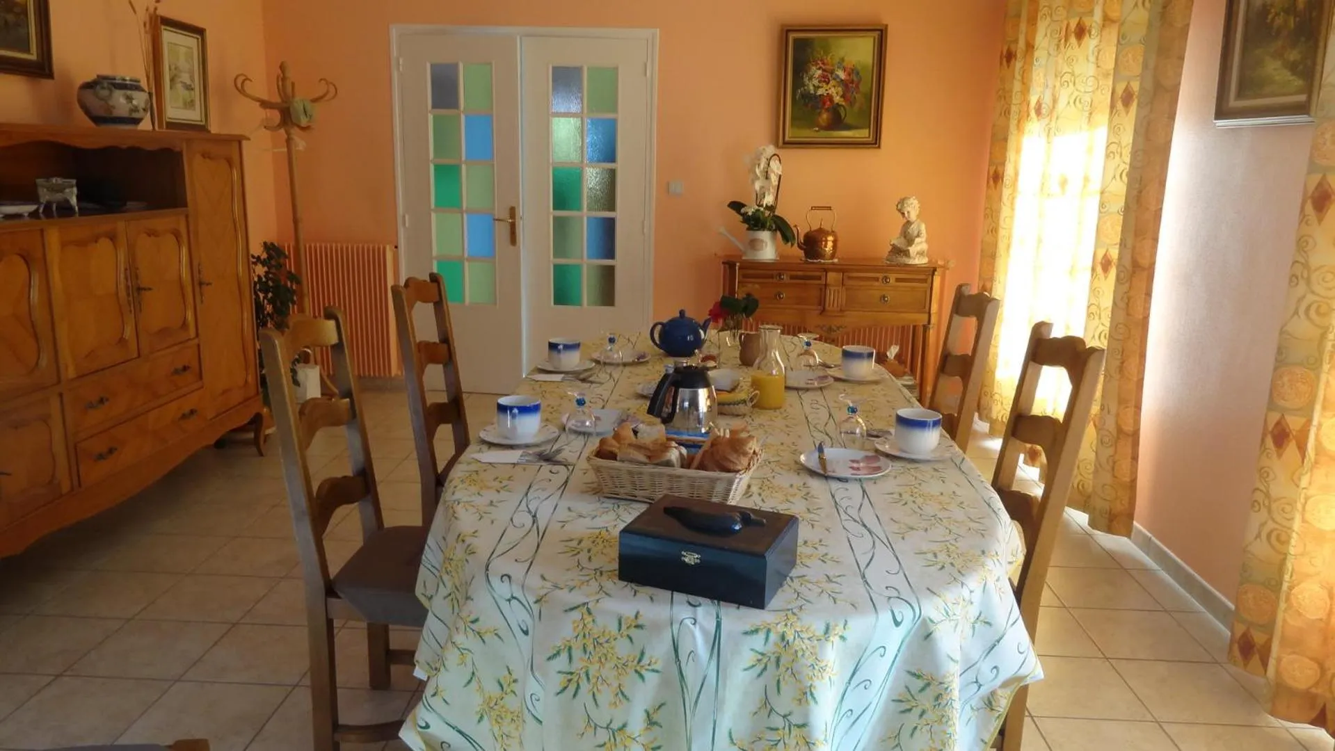 Continental breakfast in Le Franquevillette