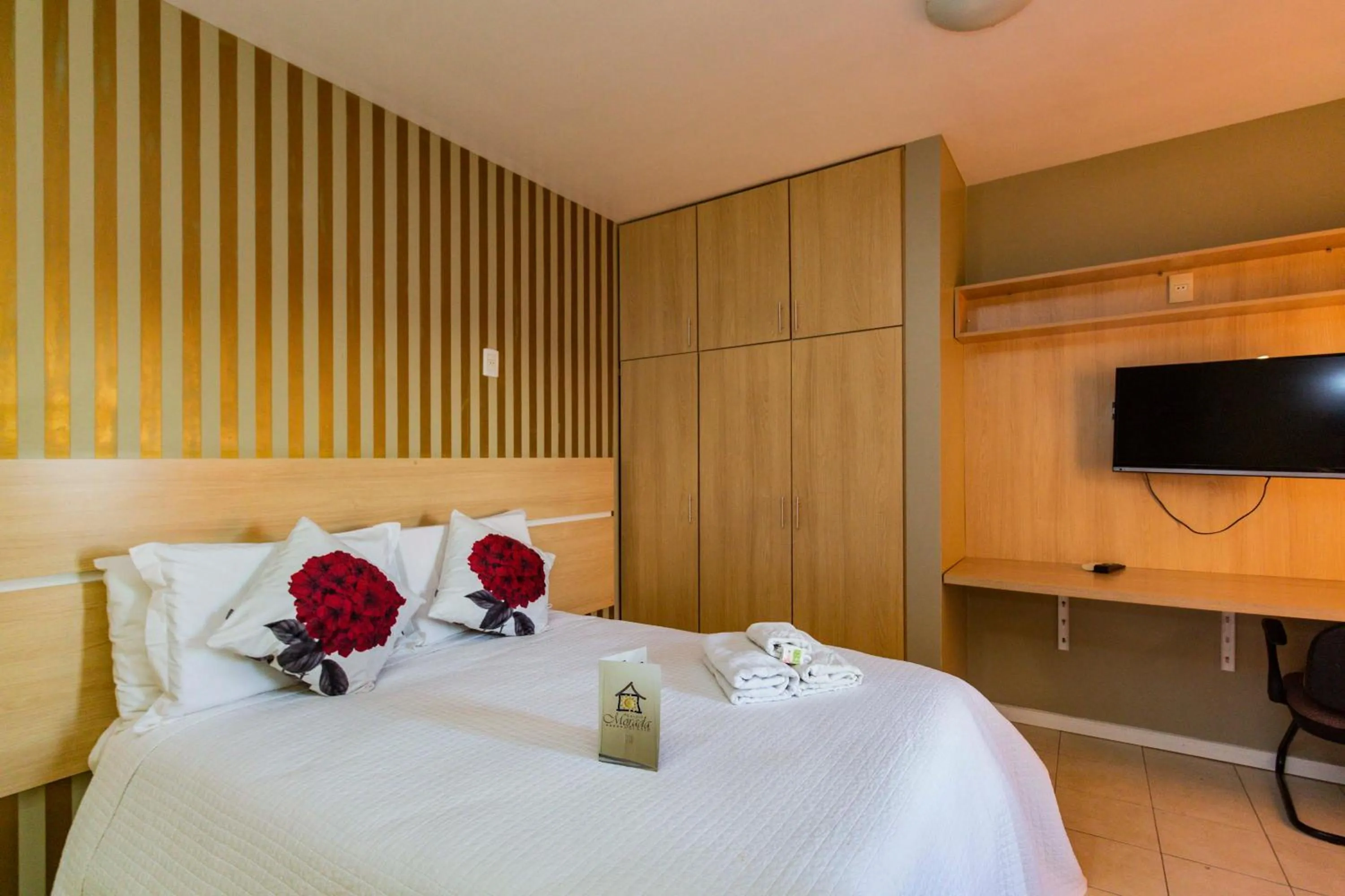 Swimming pool, Bed in Hotel Morada Del Este