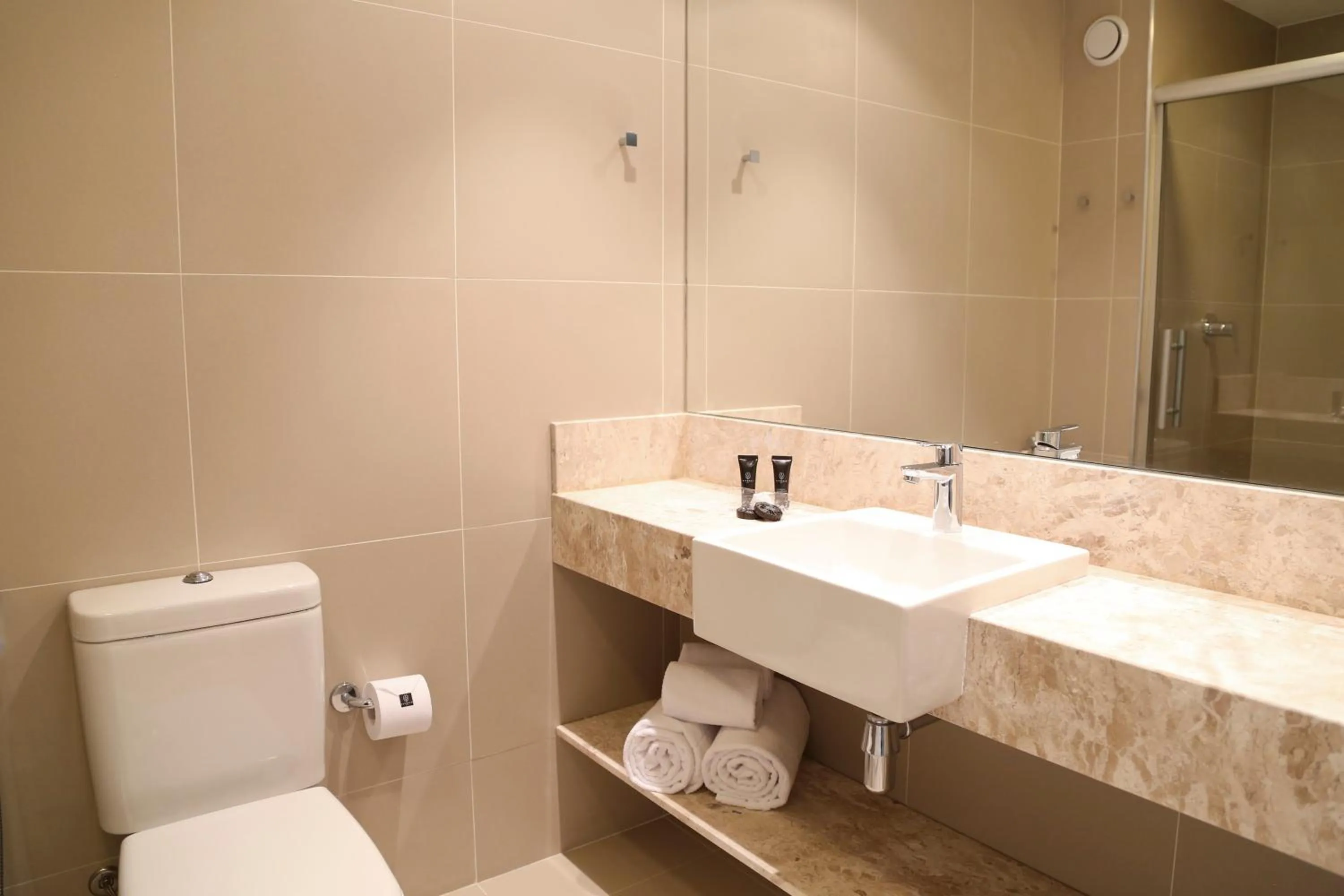 Bathroom in Vitória Hotel Convention Paulínia