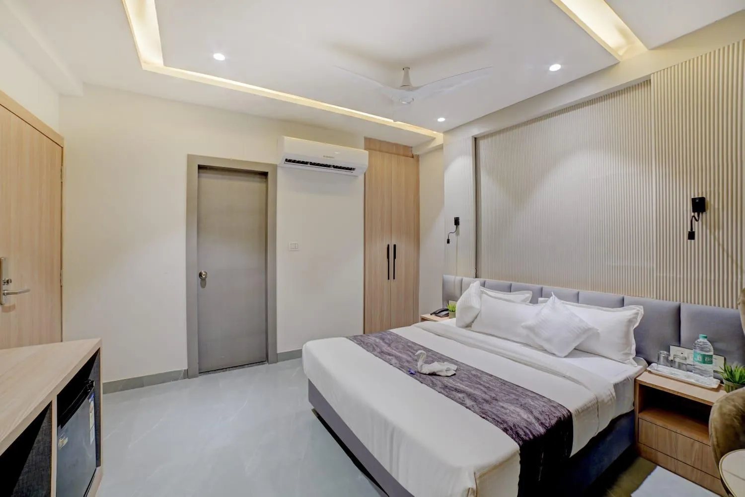 Photo of the whole room in Madhuram Business Hotel