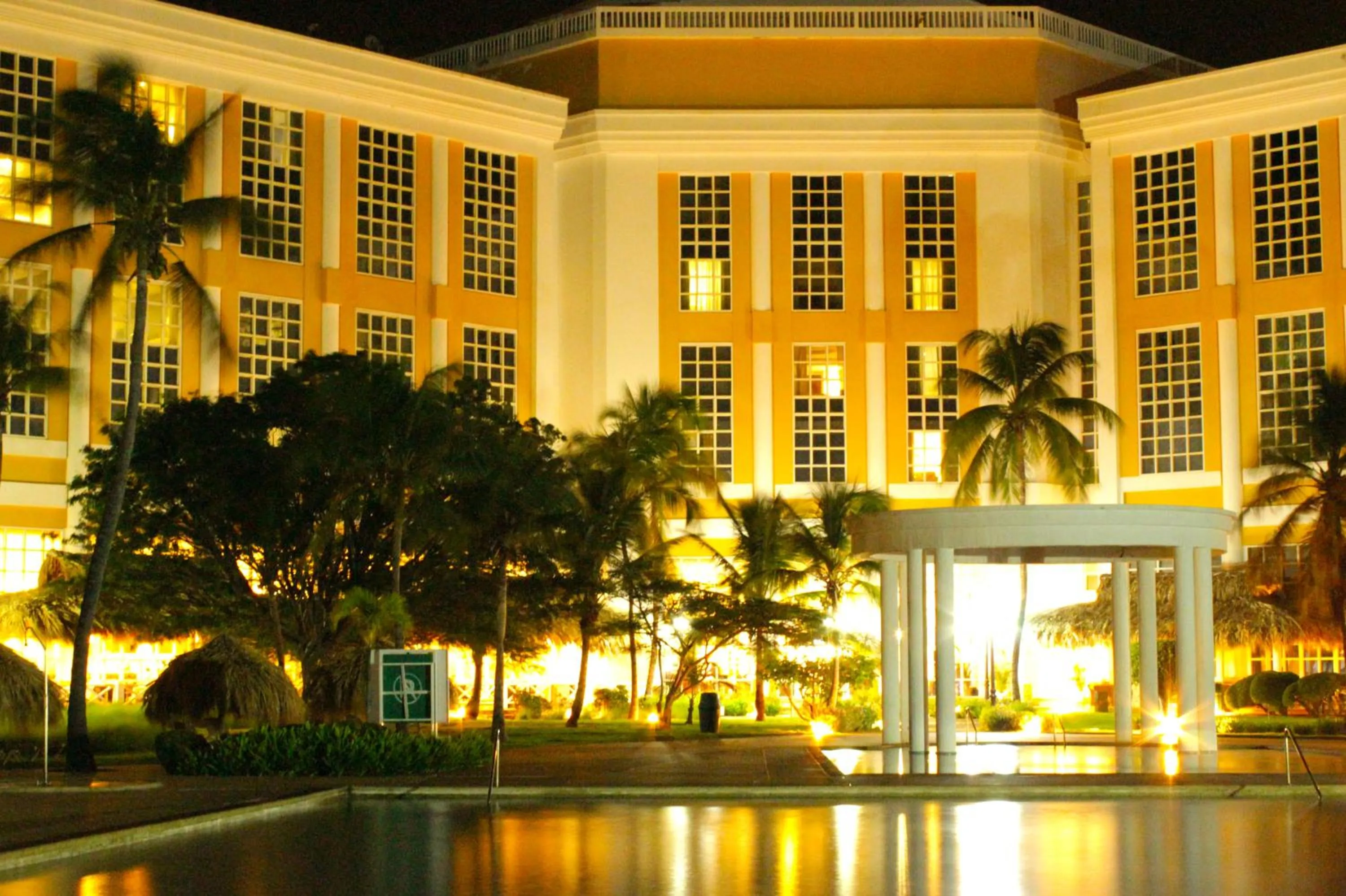 Swimming pool in Hesperia Isla Margarita