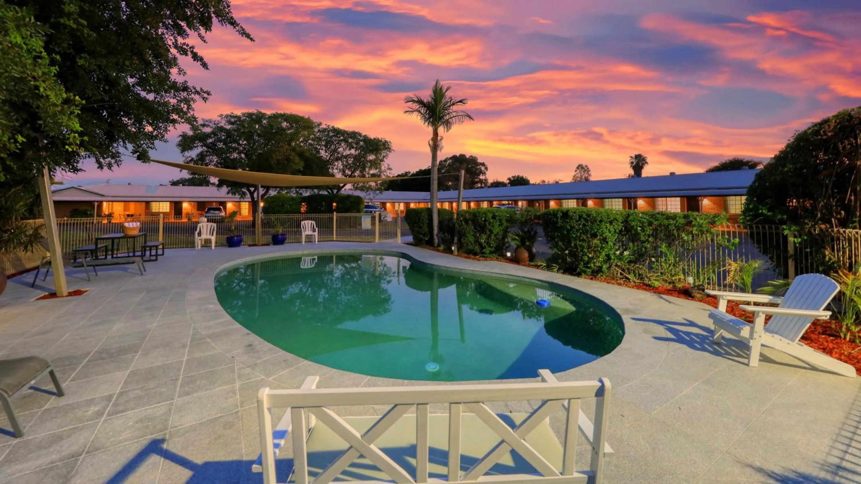 Swimming pool in Riverland Motor Inn
