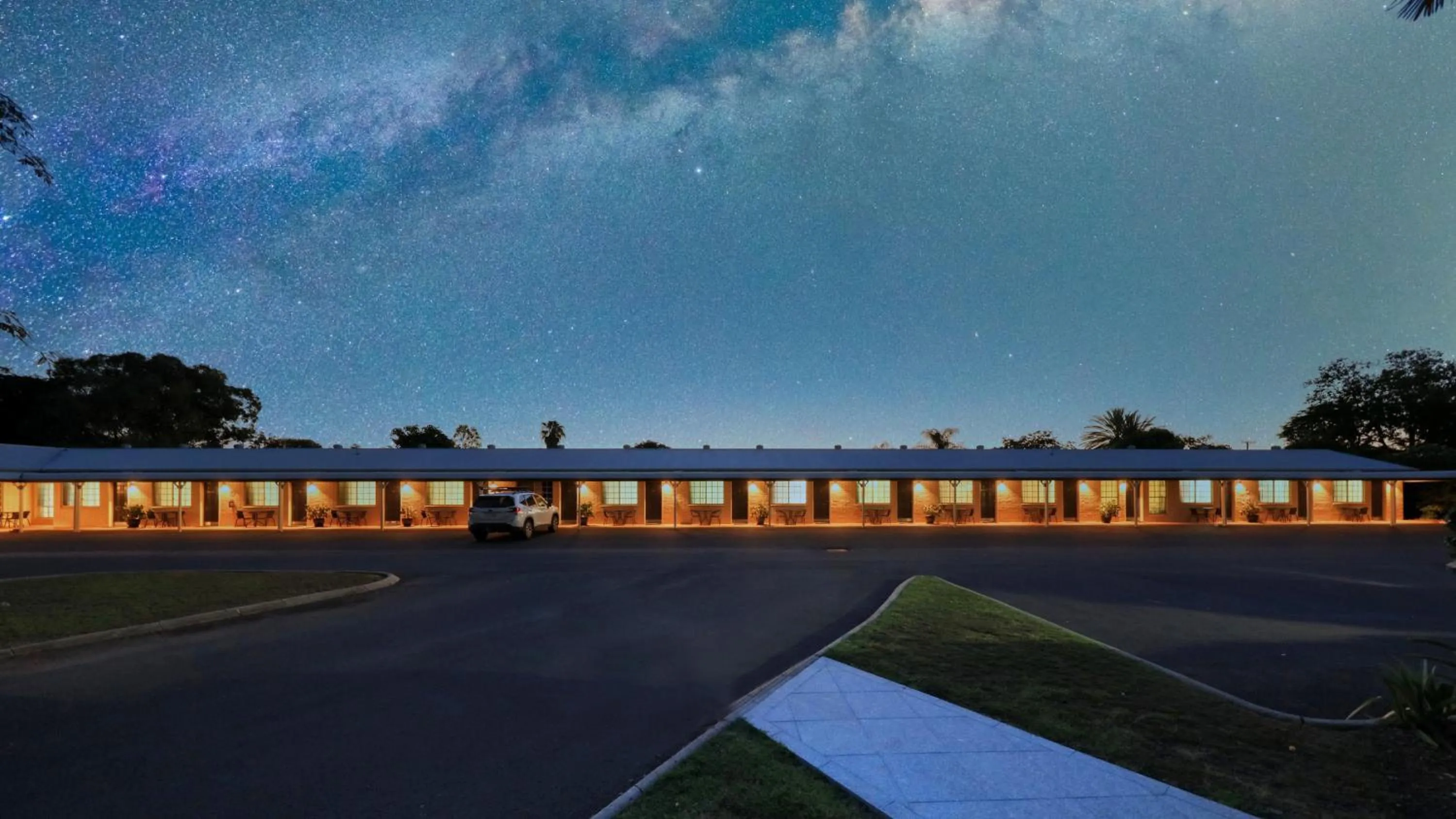 Property building in Riverland Motor Inn