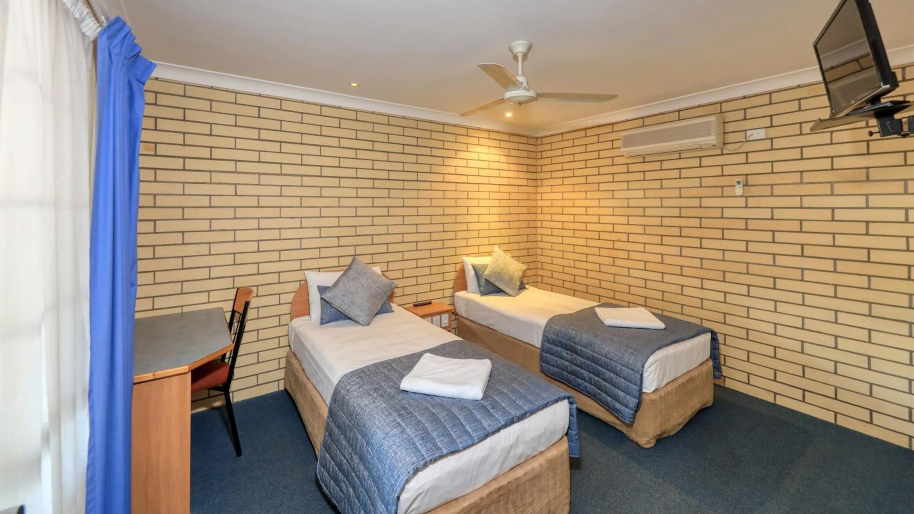 TV and multimedia, Bed in Riverland Motor Inn