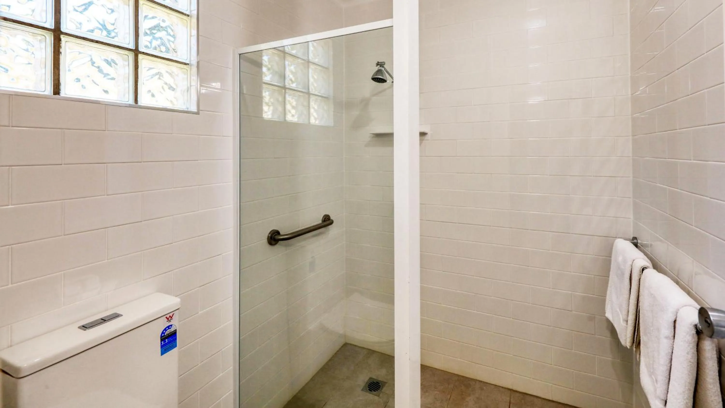 Shower in Riverland Motor Inn