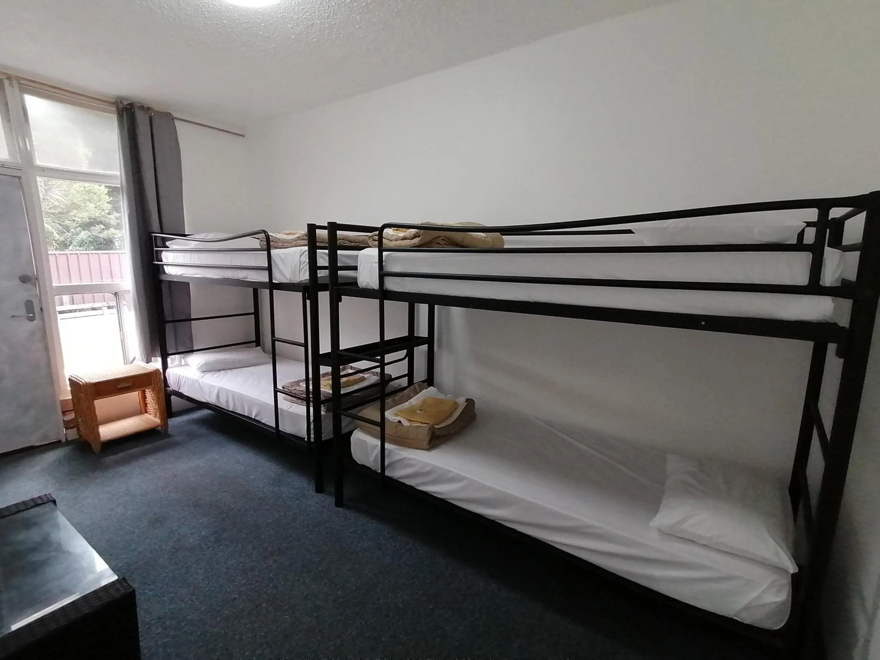 Bedroom, Bed in Park Beach Hotel Motel