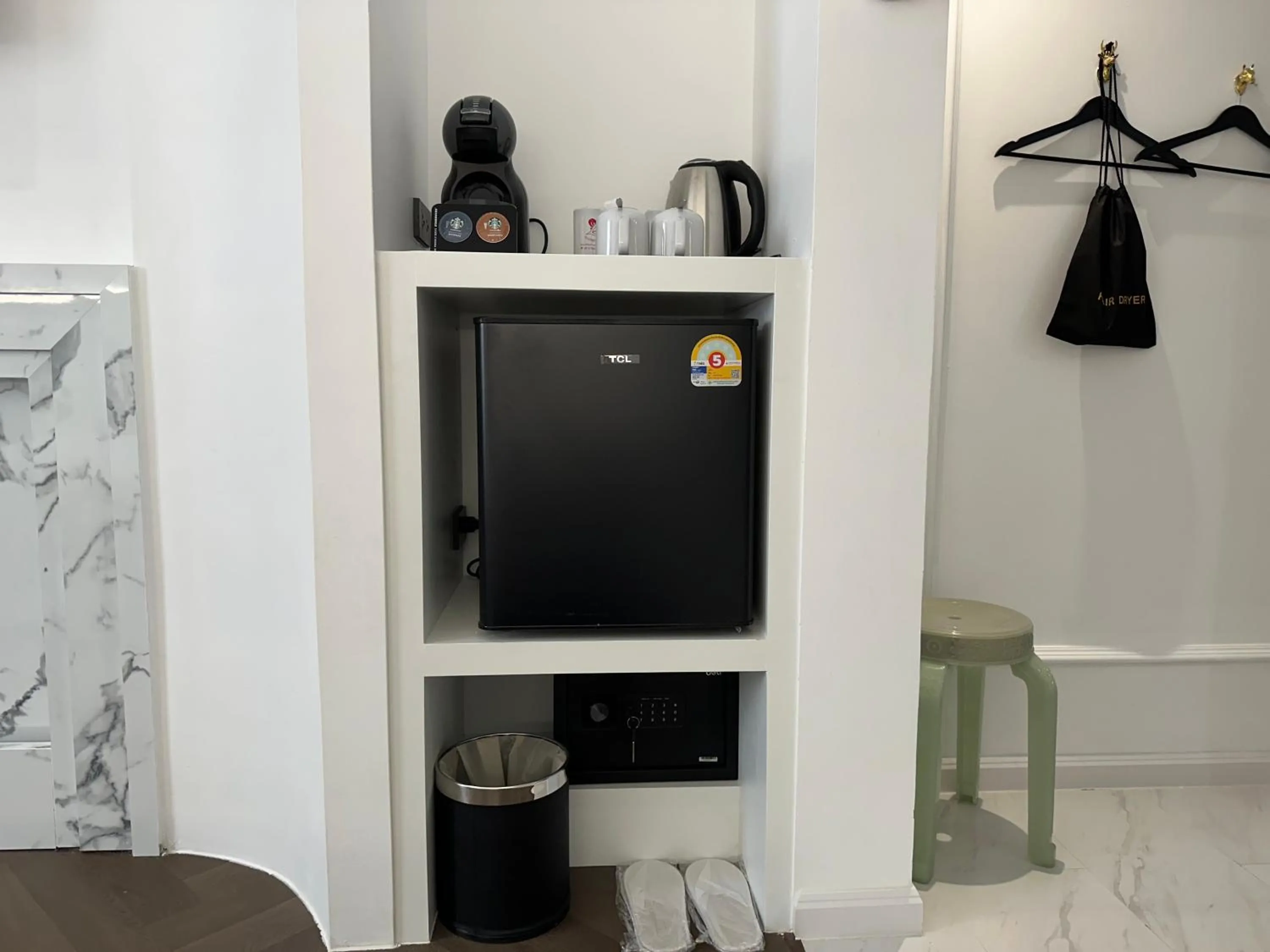 Coffee/tea facilities in Elizabeth Hotel