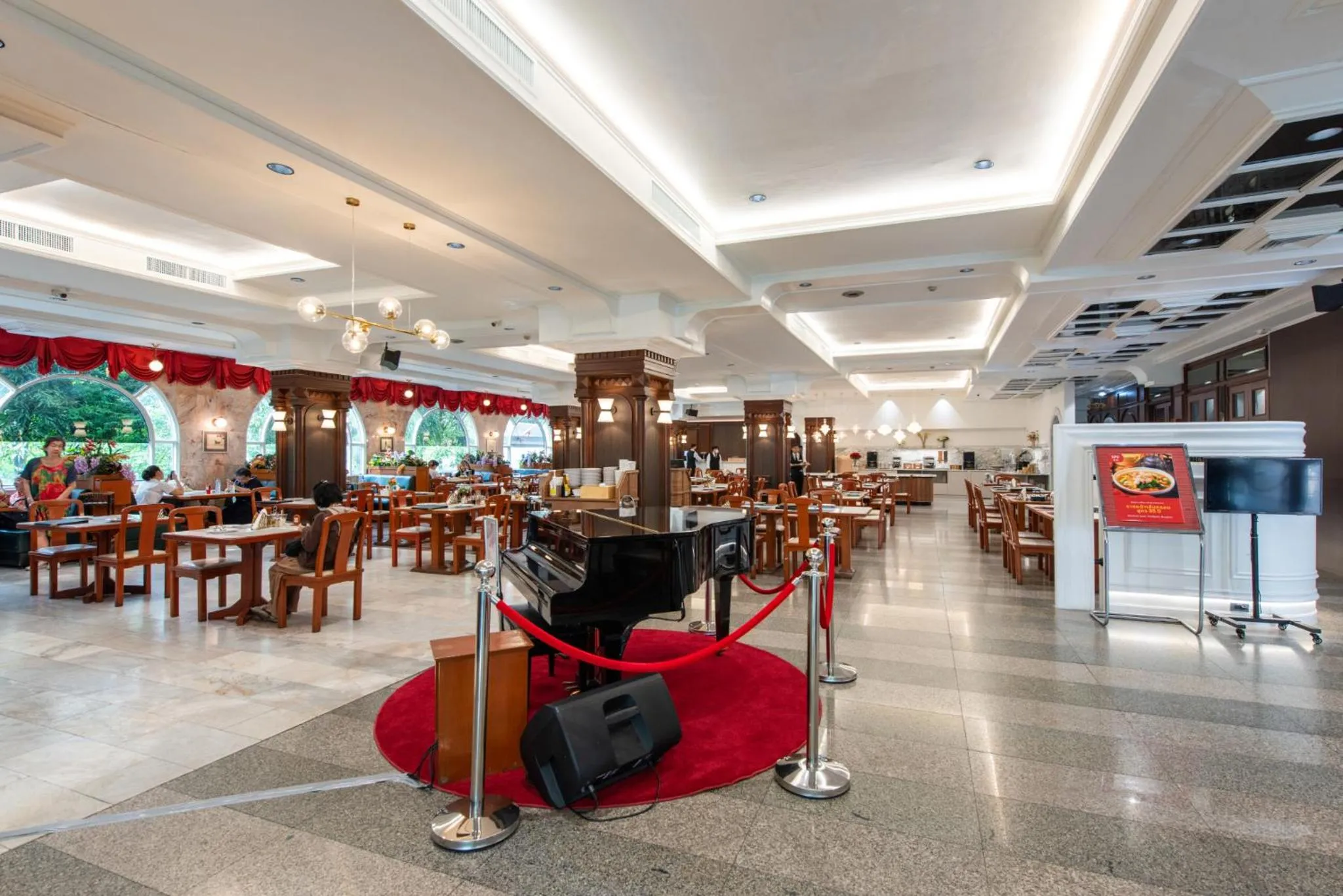 Restaurant/places to eat in Elizabeth Hotel