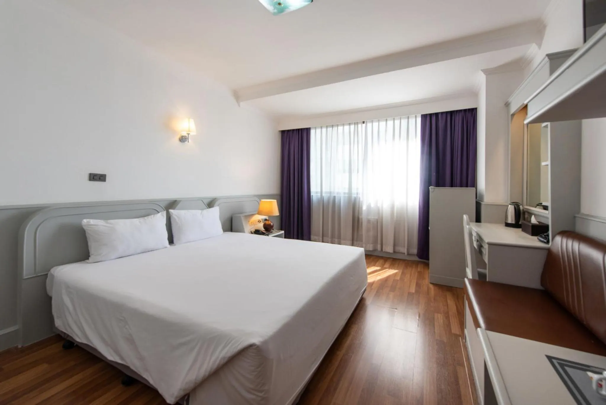 Bed in Elizabeth Hotel