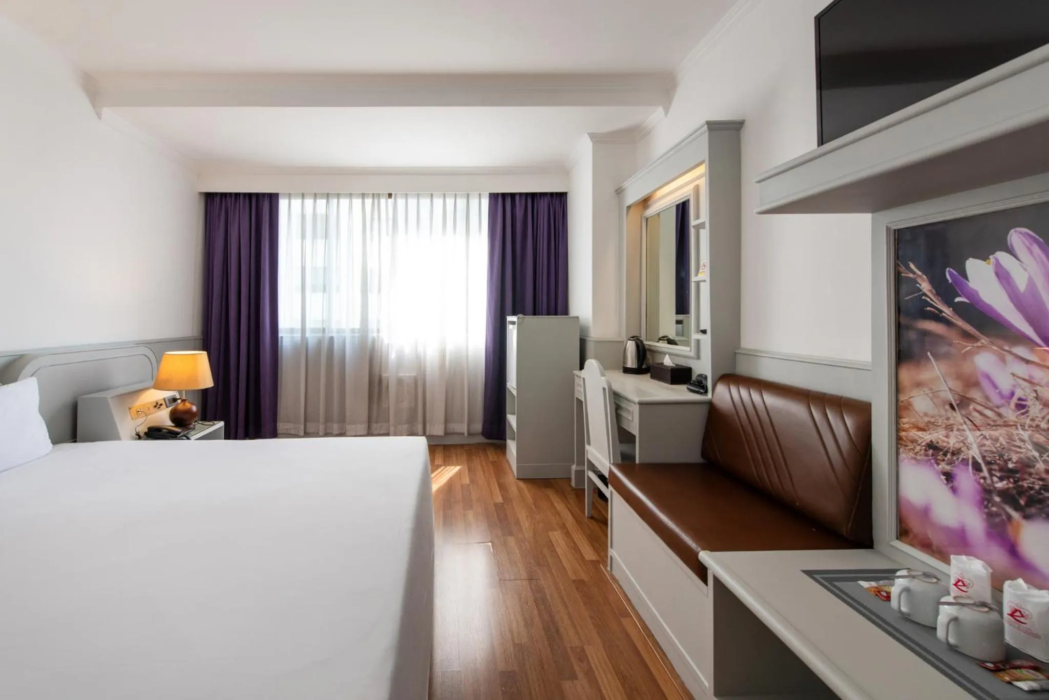 Bed in Elizabeth Hotel