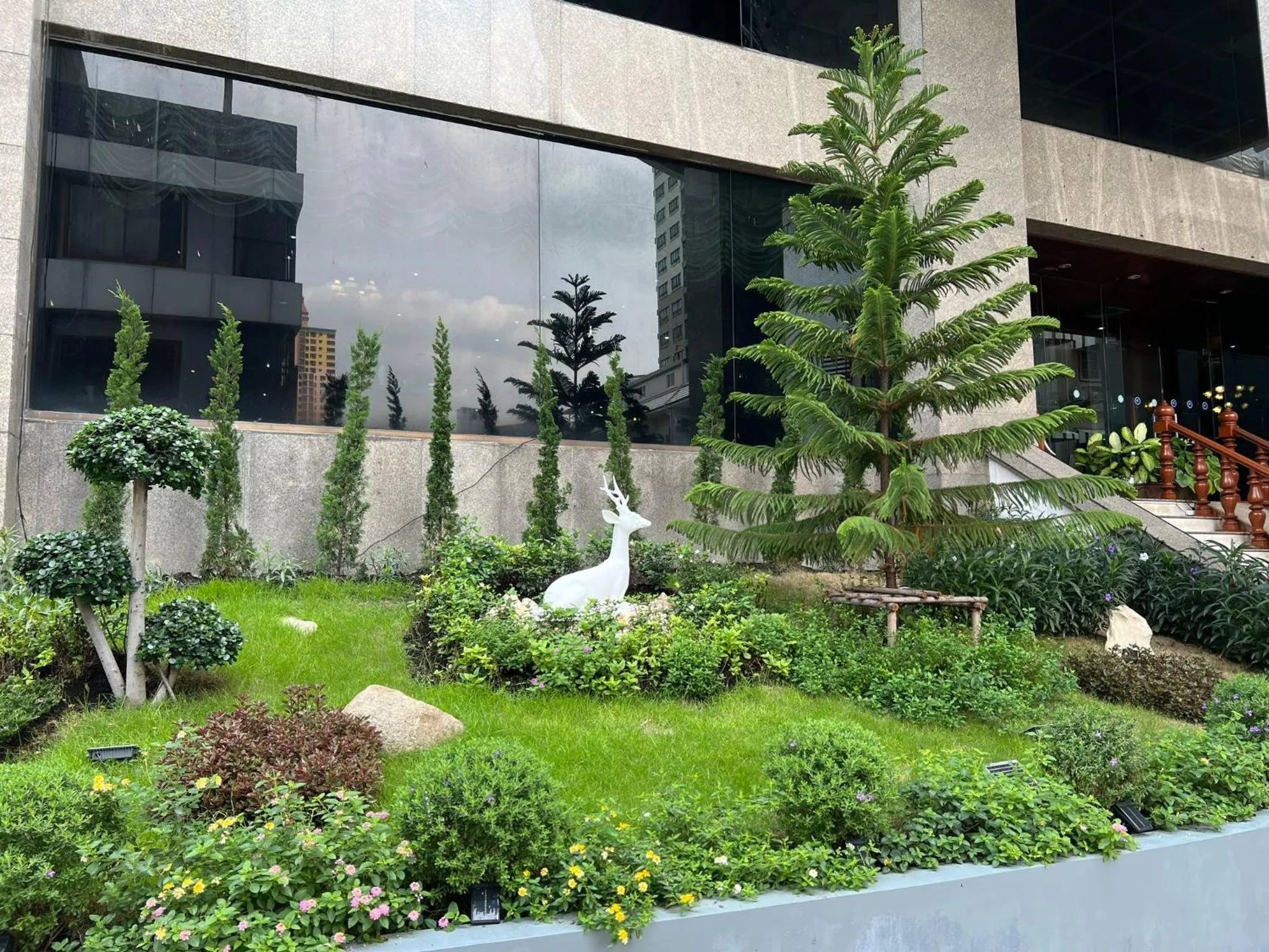 Property building in Elizabeth Hotel