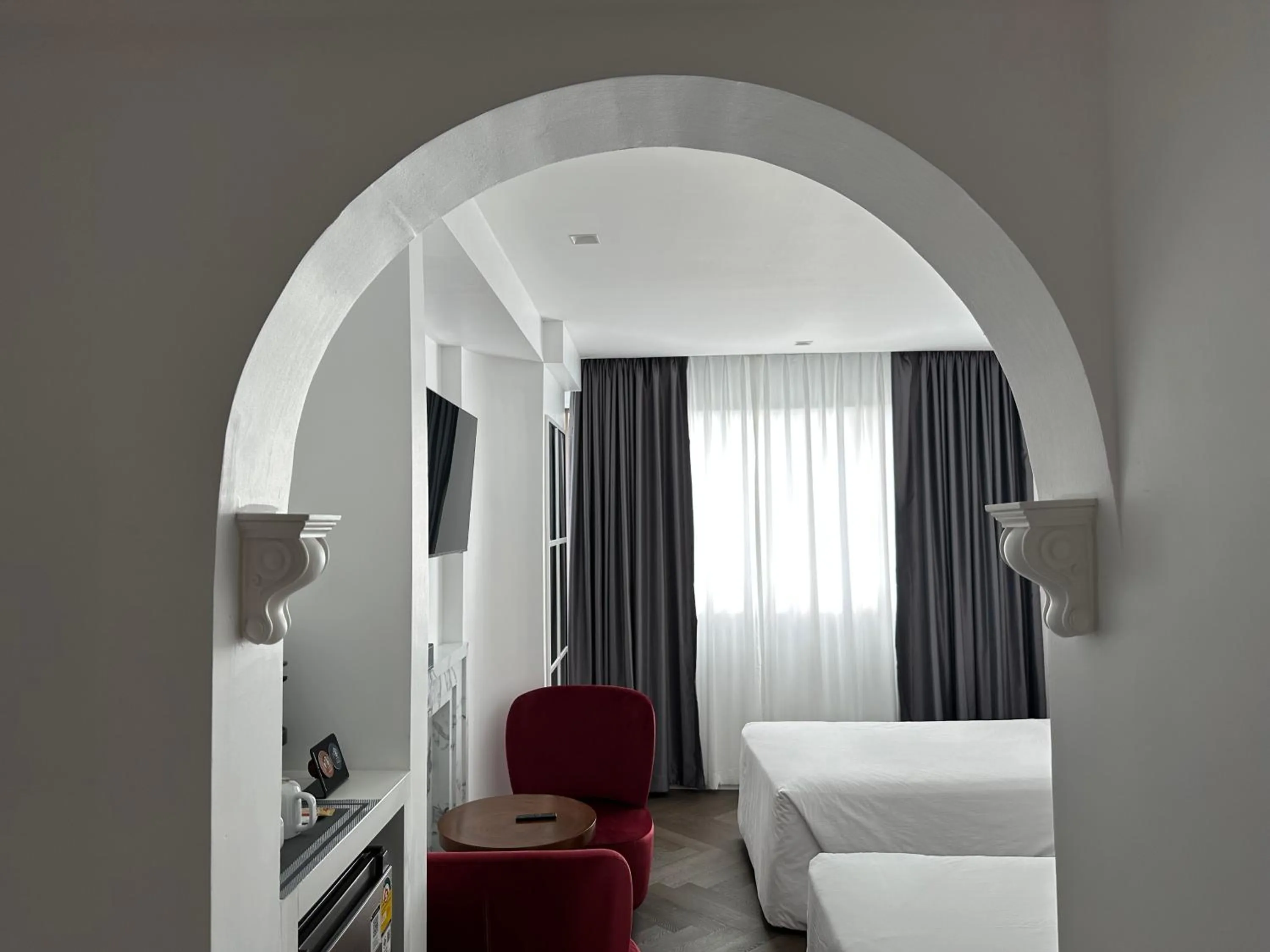 Bedroom, Bed in Elizabeth Hotel