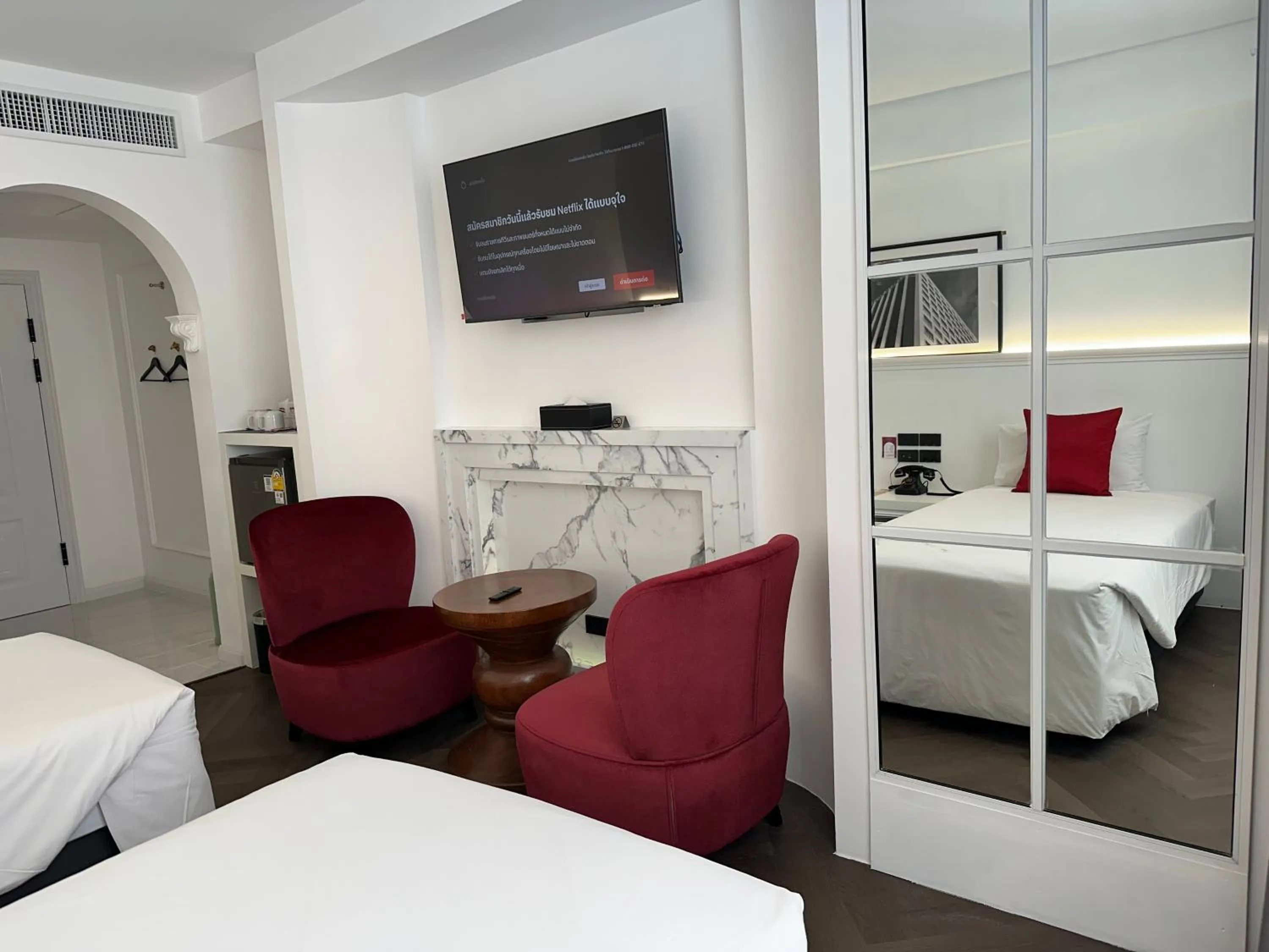 Bedroom, Bed in Elizabeth Hotel