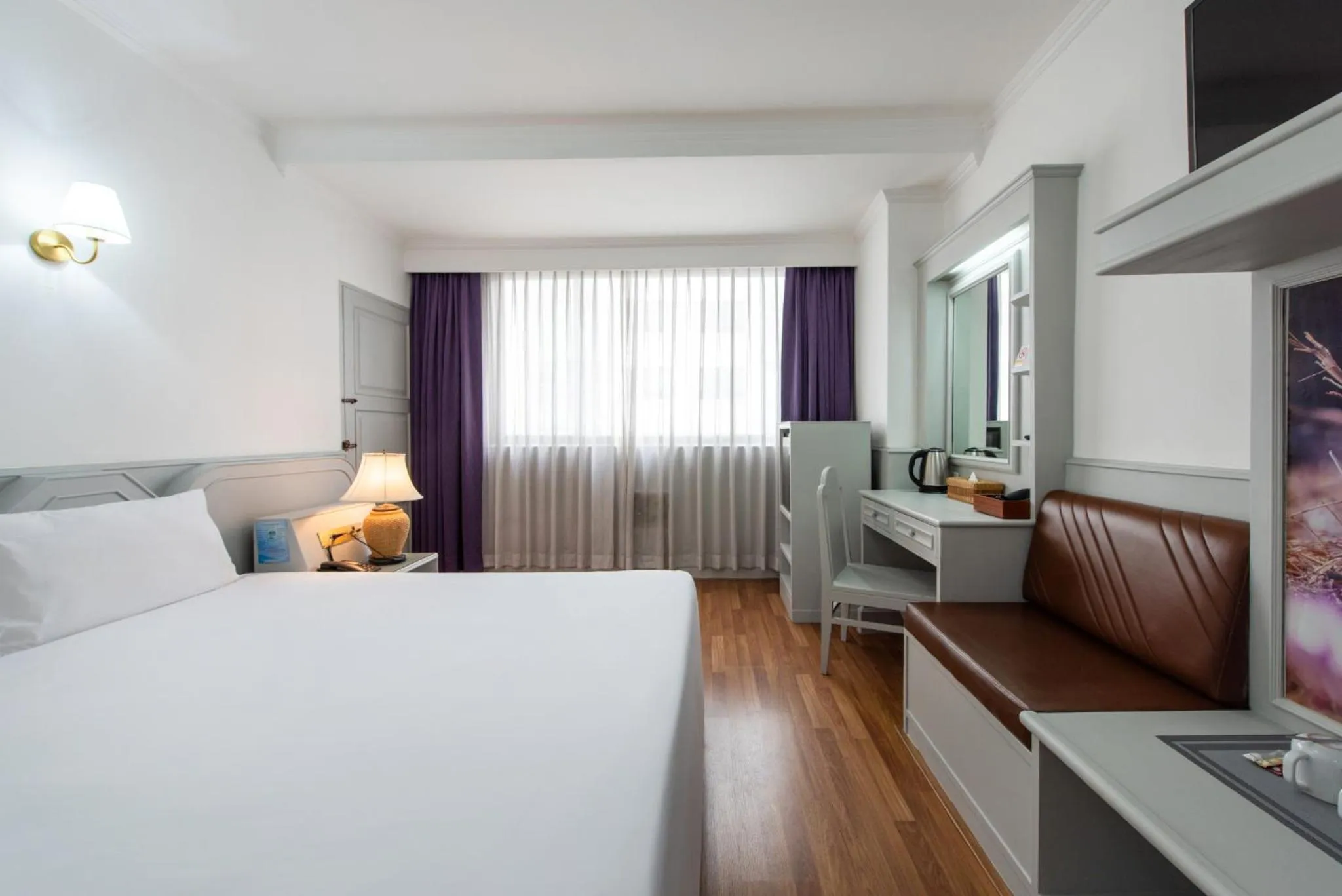 Photo of the whole room, Bed in Elizabeth Hotel