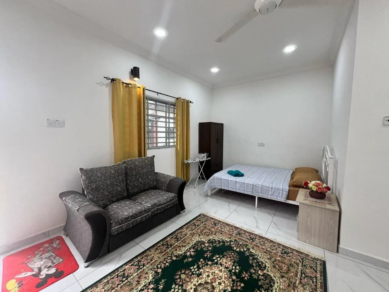 Bedroom in Capital O 91117 Noor Room Stay