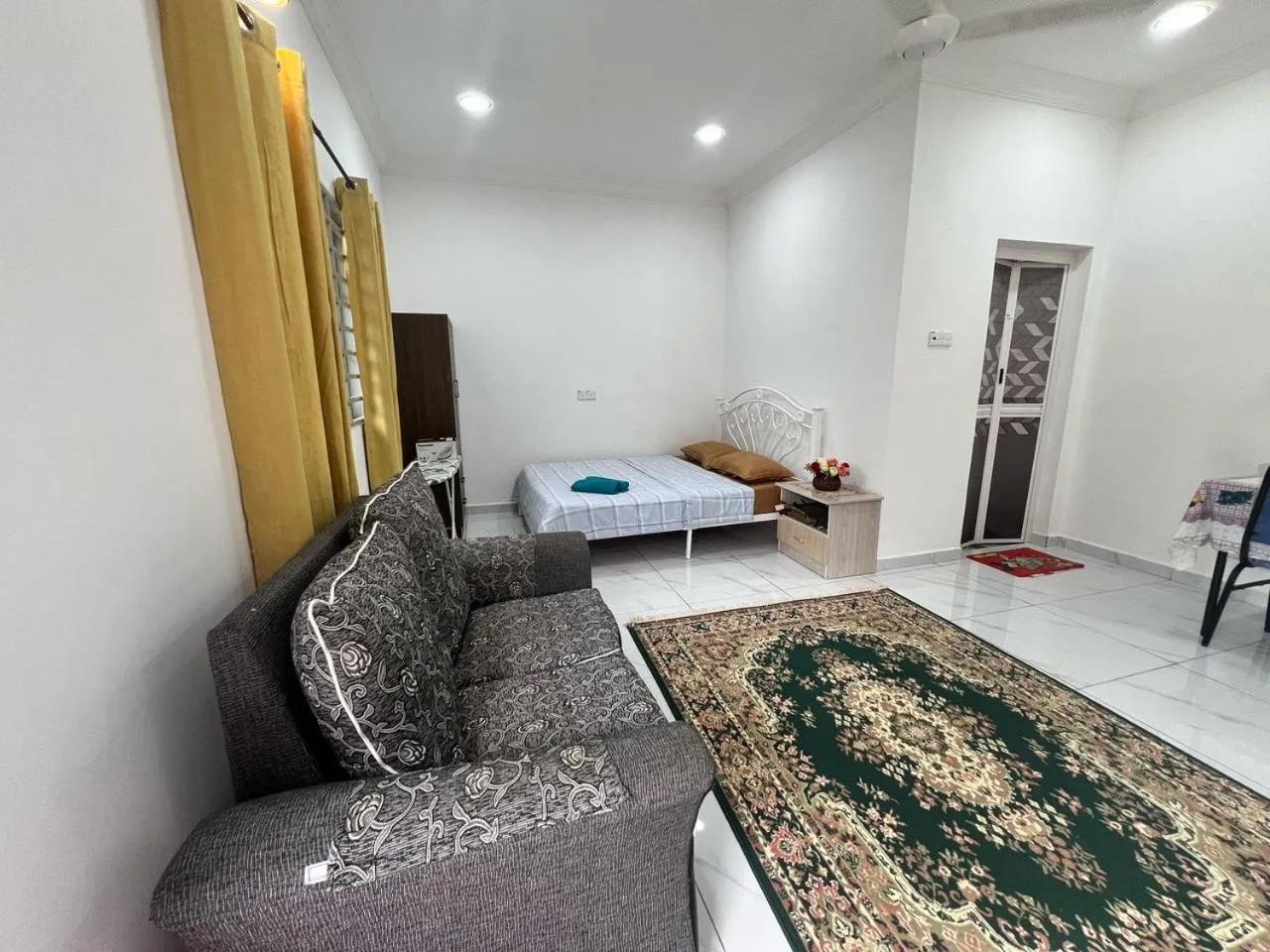 Bedroom in Capital O 91117 Noor Room Stay