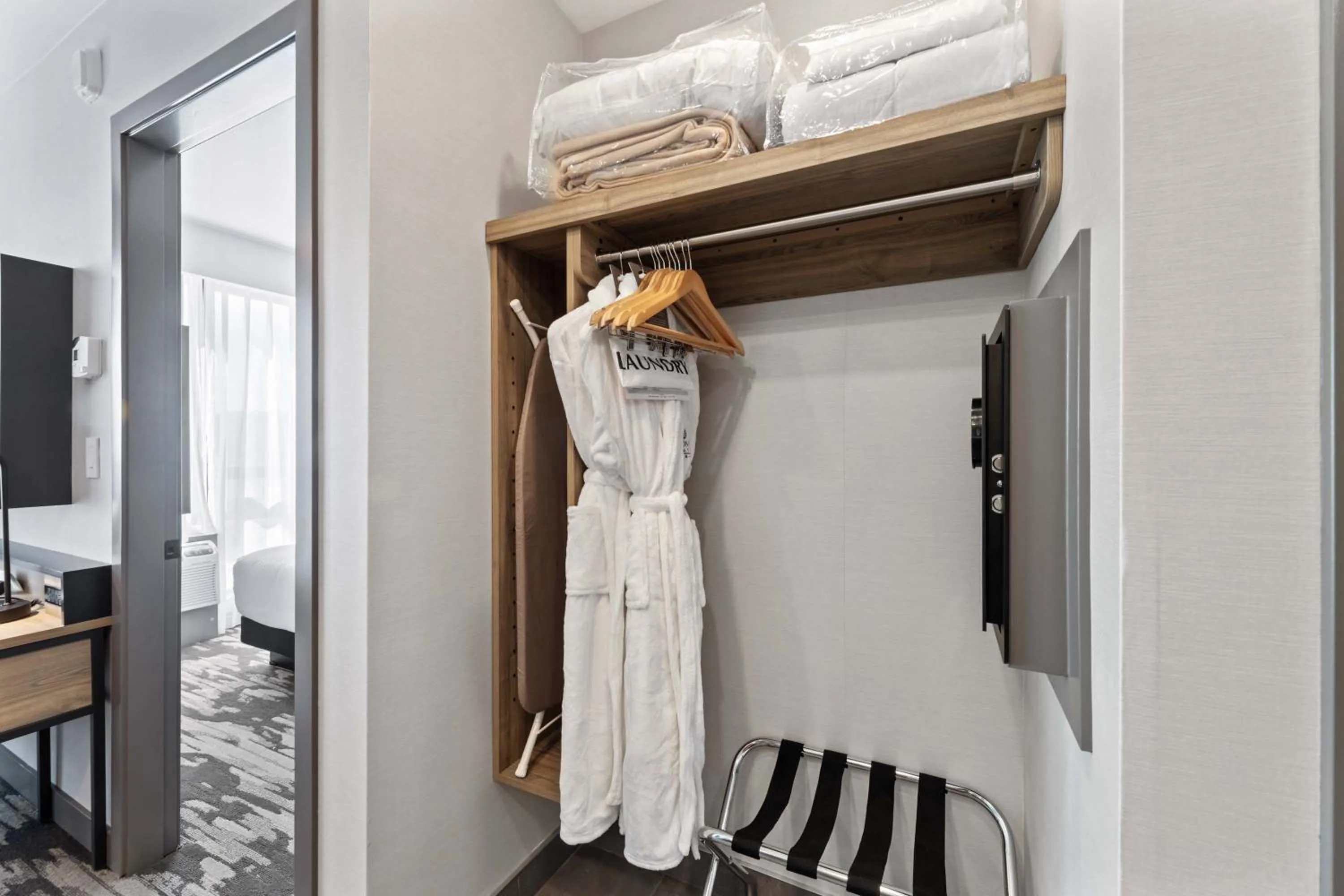 Photo of the whole room in Sandman Signature Dallas Las Colinas Hotel & Suites