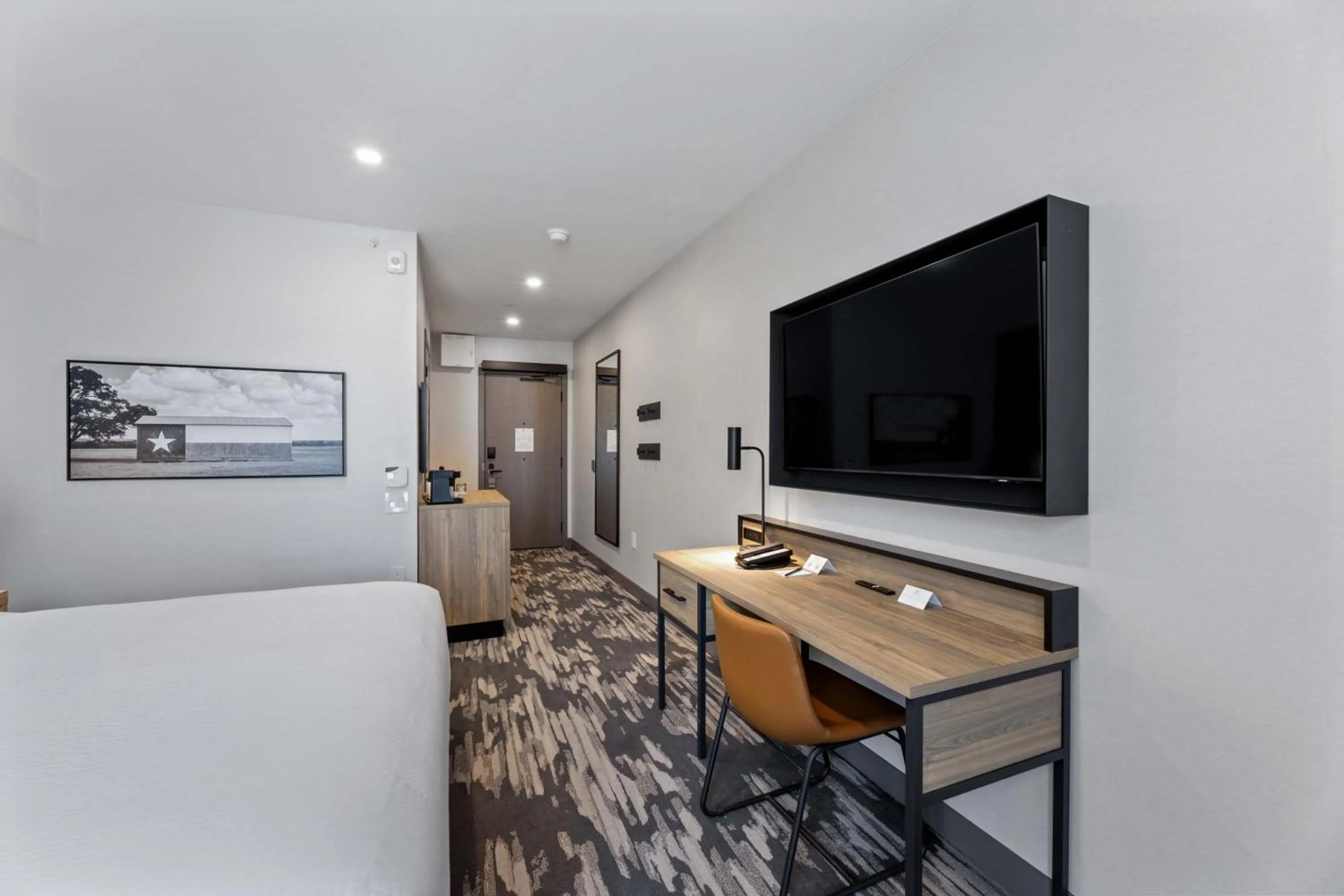 Photo of the whole room in Sandman Signature Dallas Las Colinas Hotel & Suites