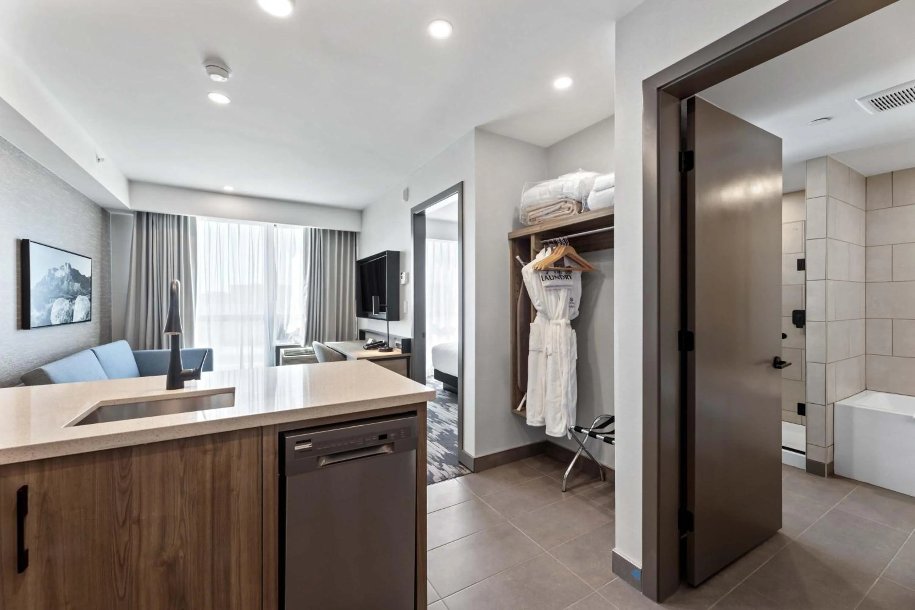 Living room in Sandman Signature Dallas Las Colinas Hotel & Suites