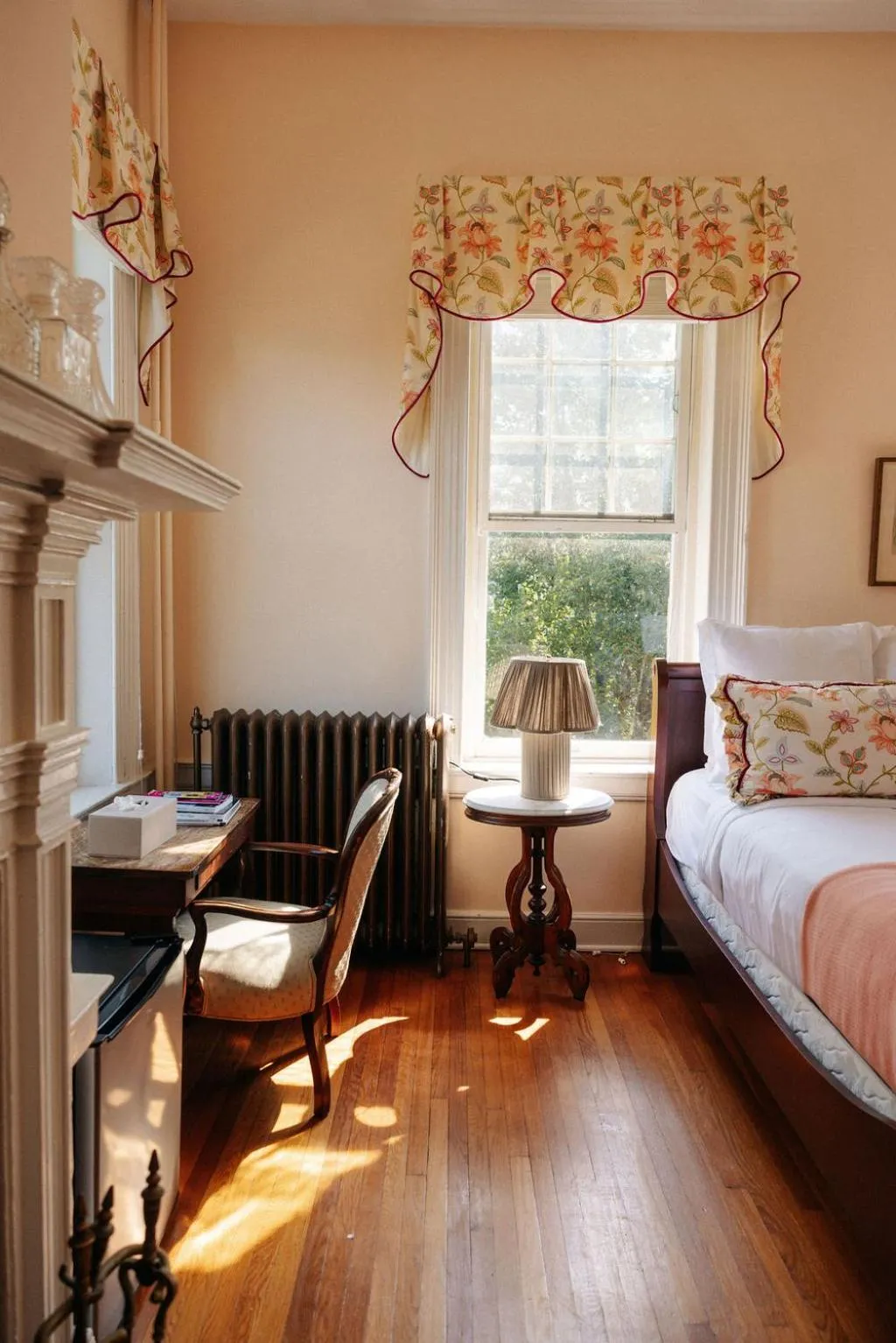 Bedroom, Bed in Ironclad Inn and Bourbon Room