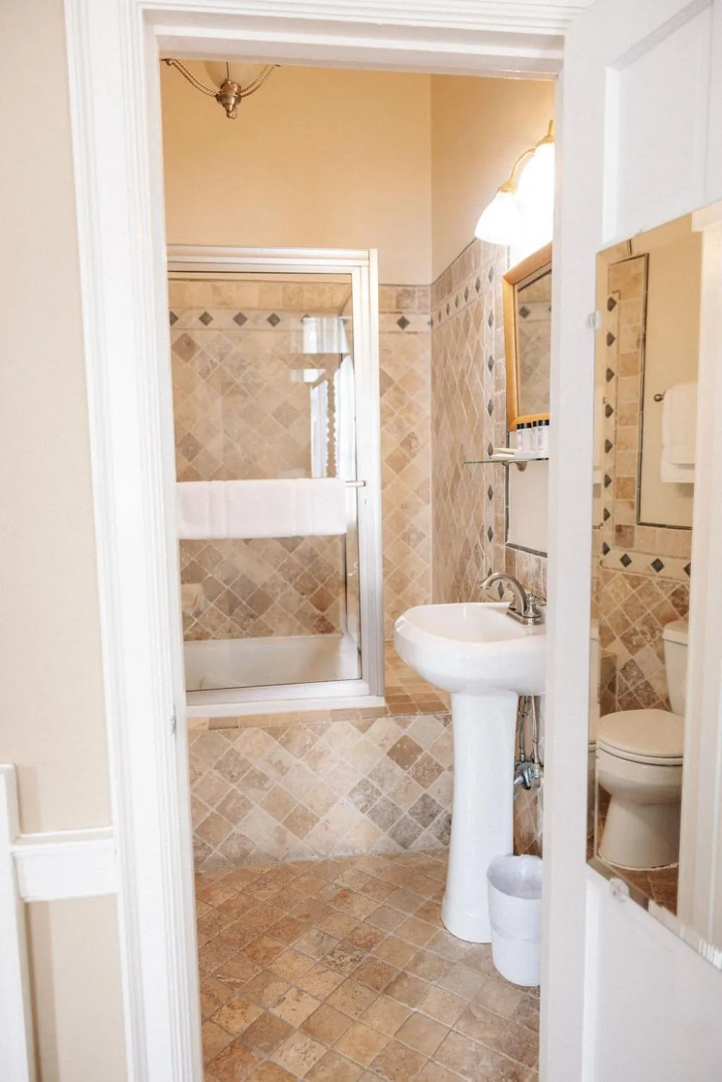 Bathroom in Ironclad Inn and Bourbon Room
