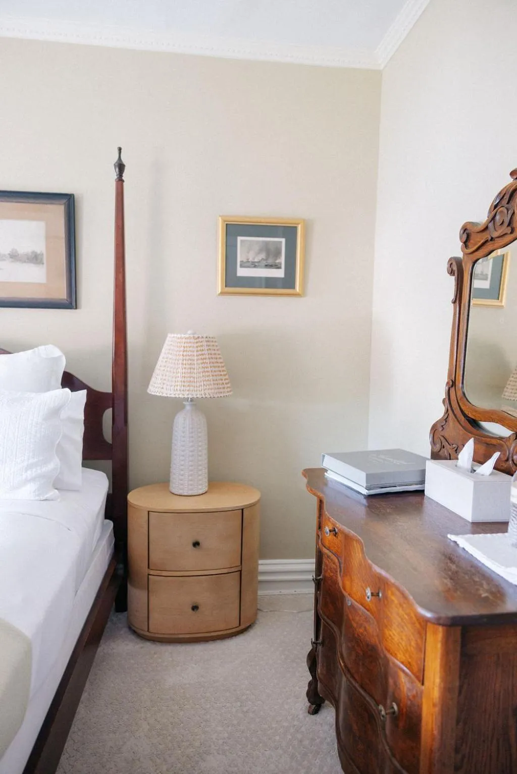 Bedroom, Bed in Ironclad Inn and Bourbon Room