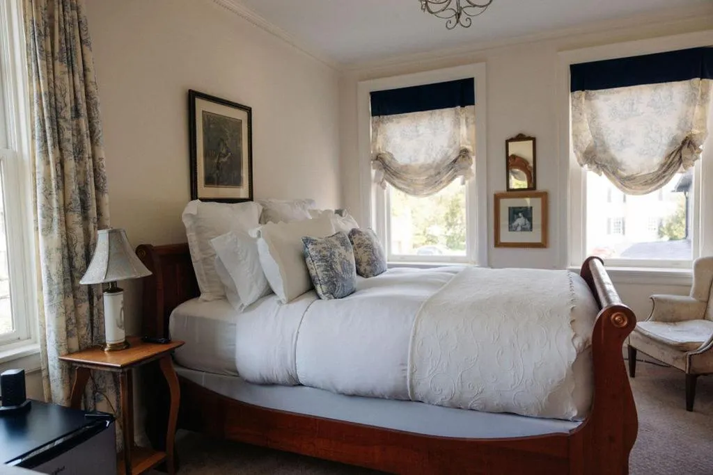 Bedroom, Bed in Ironclad Inn and Bourbon Room