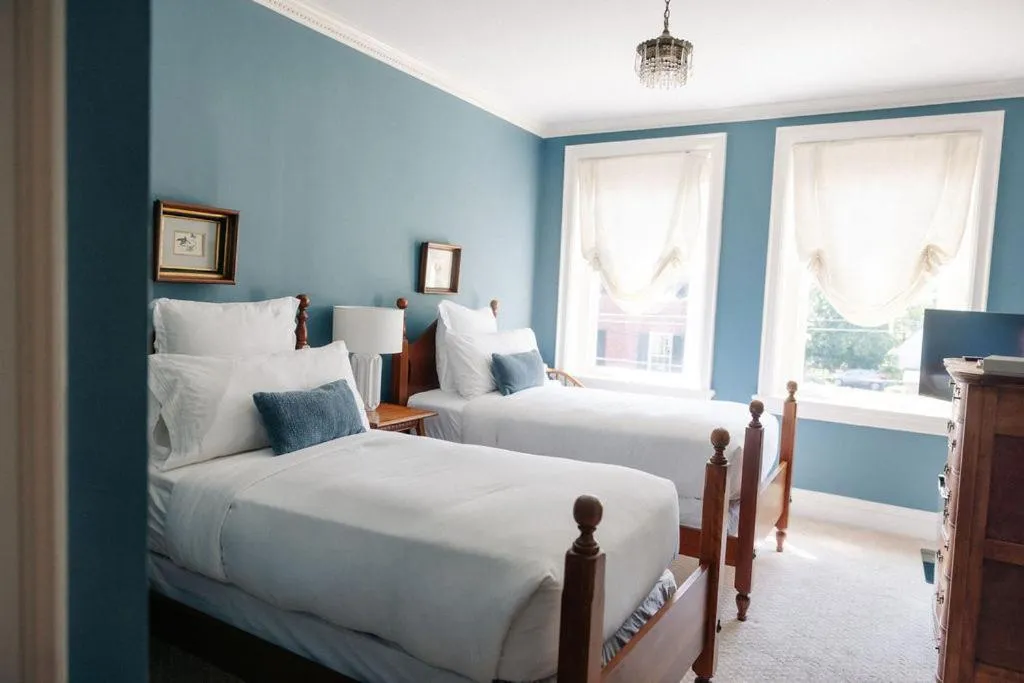 Bedroom, Bed in Ironclad Inn and Bourbon Room