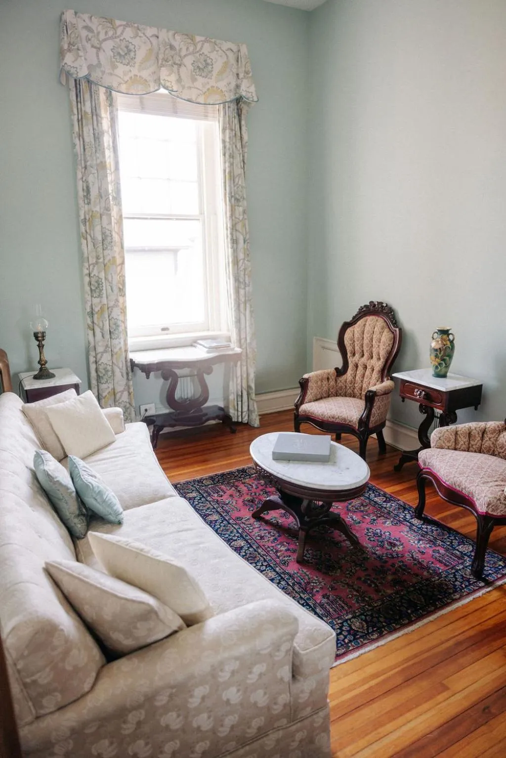 Bedroom, Bed in Ironclad Inn and Bourbon Room