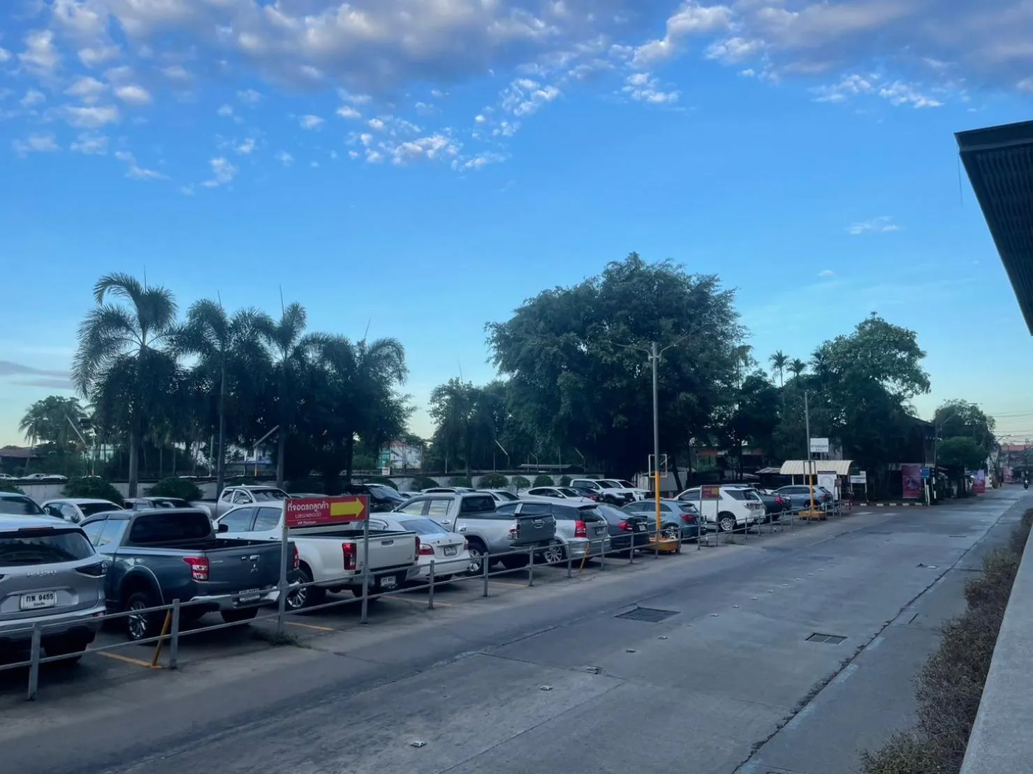 Parking in Sunee Grand Hotel and Convention Center