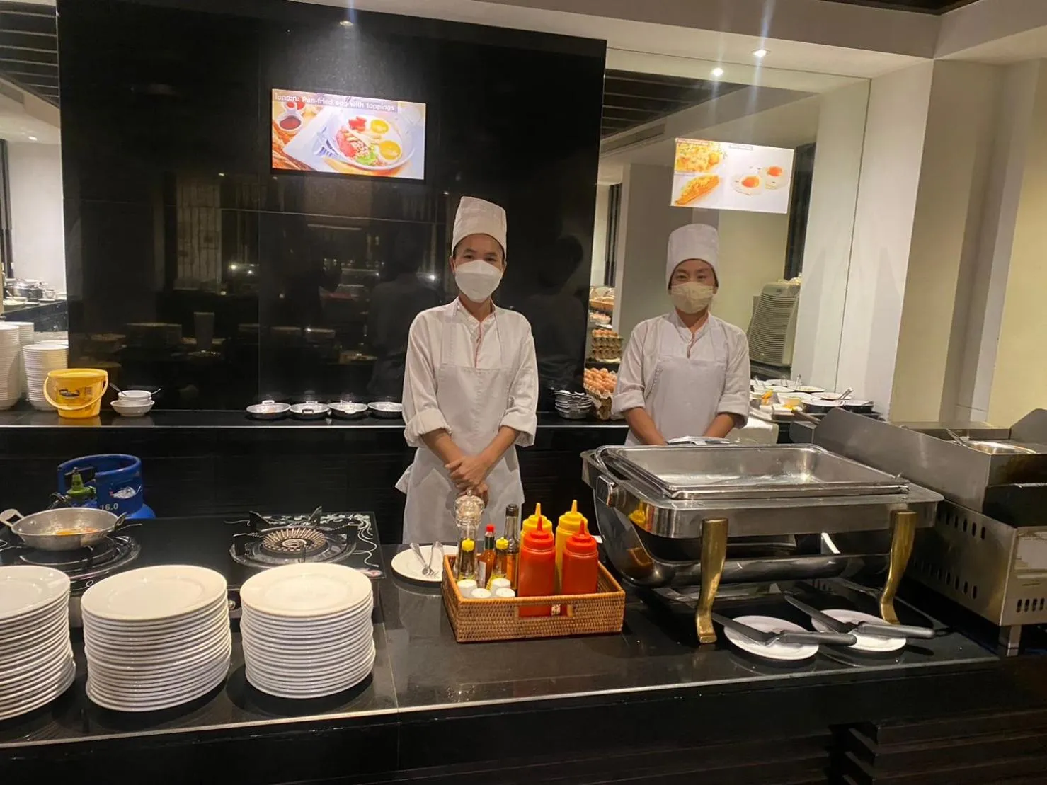 Restaurant/places to eat in Sunee Grand Hotel and Convention Center