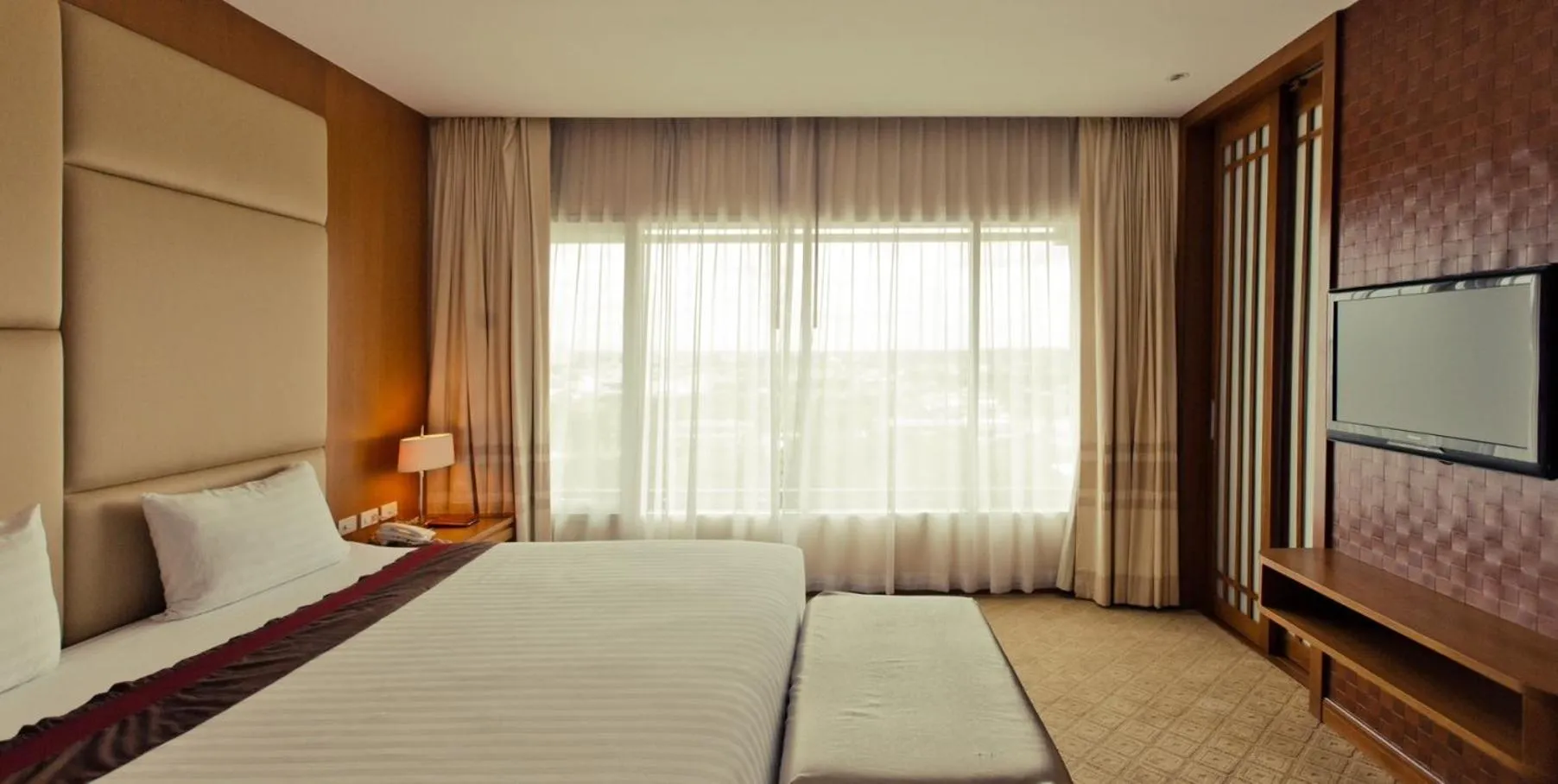 Bedroom, Bed in Sunee Grand Hotel and Convention Center