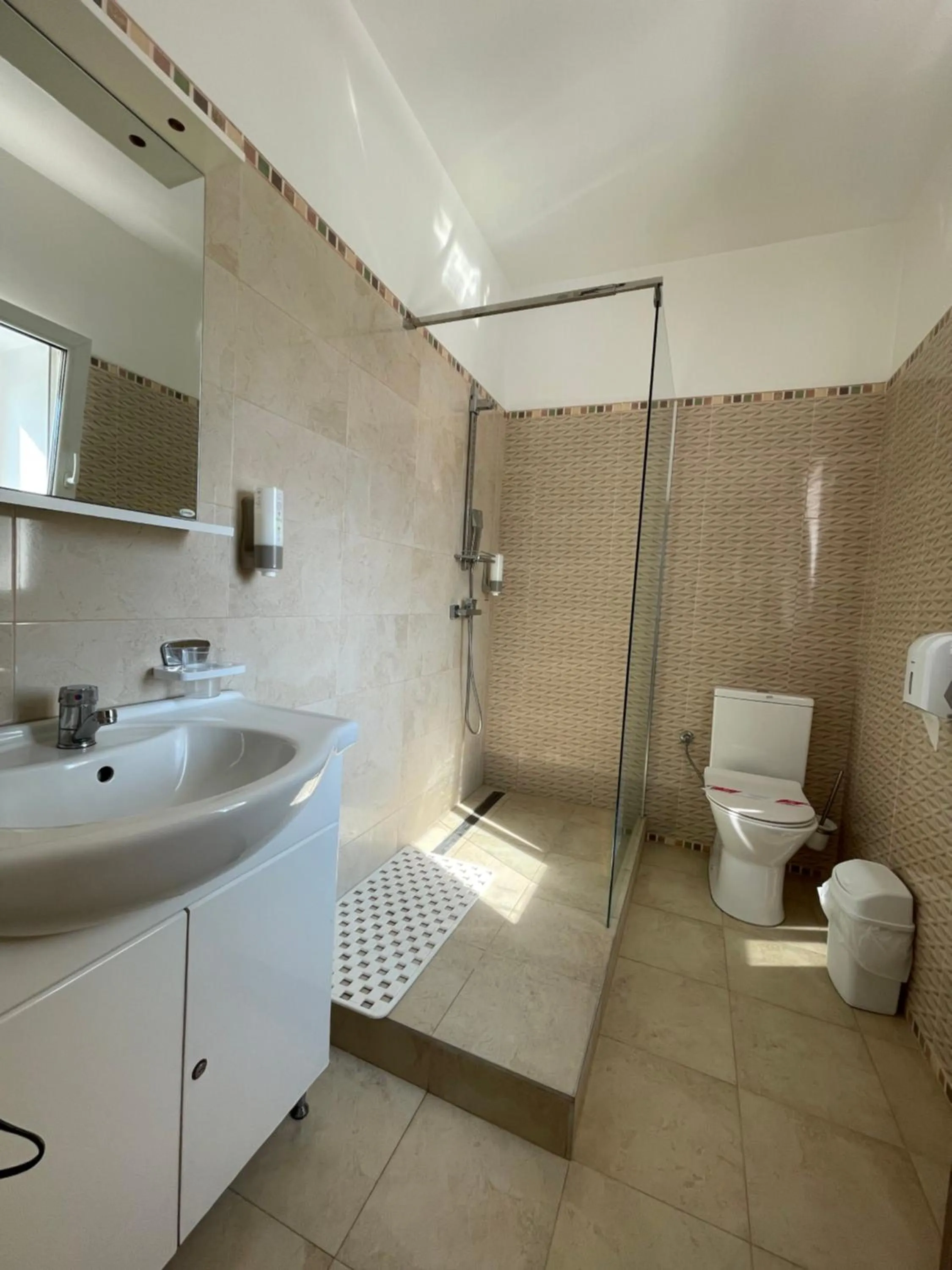 Shower in Hotel Prestige