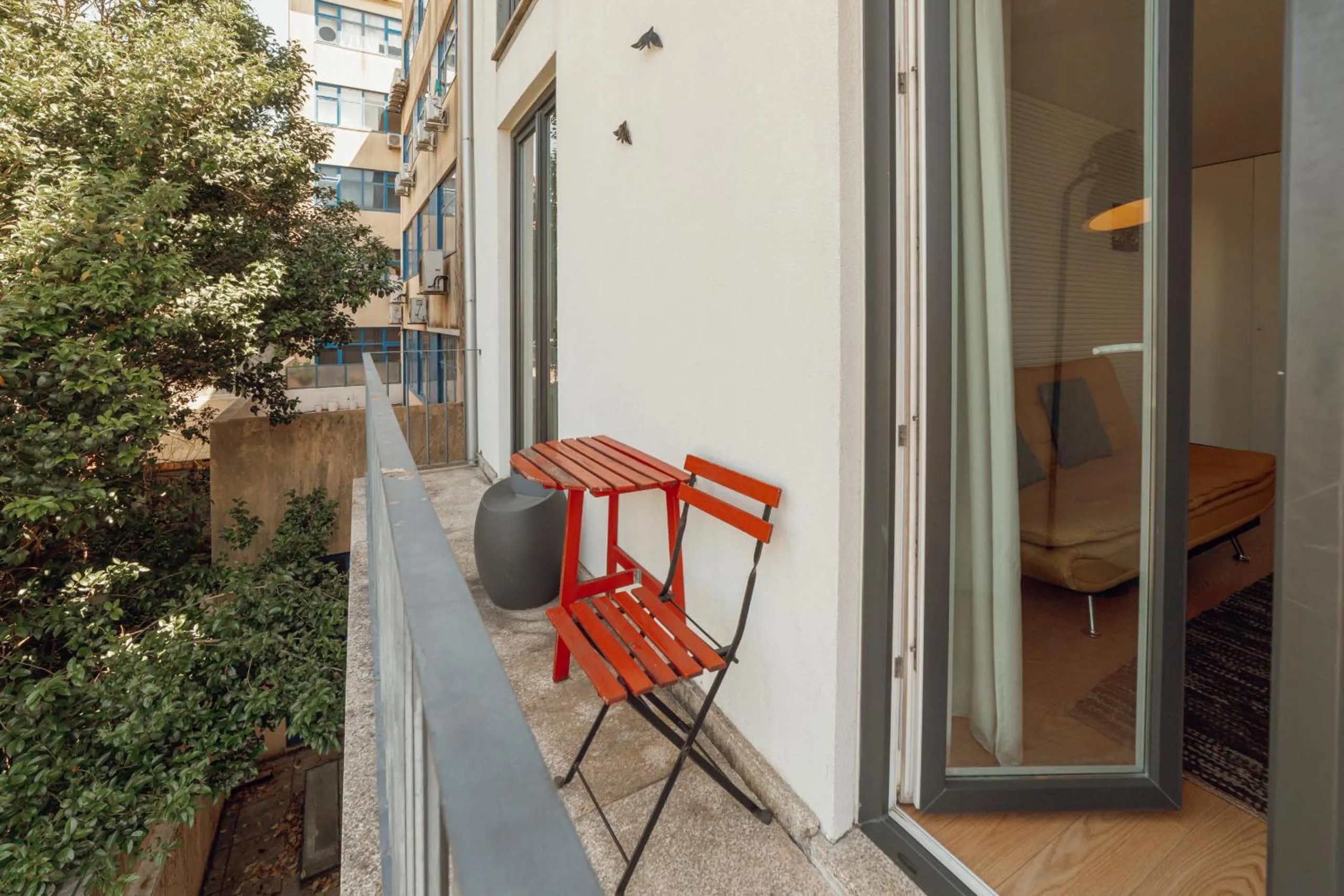 Downtown Bright Apartment With Balcony by Vacationy