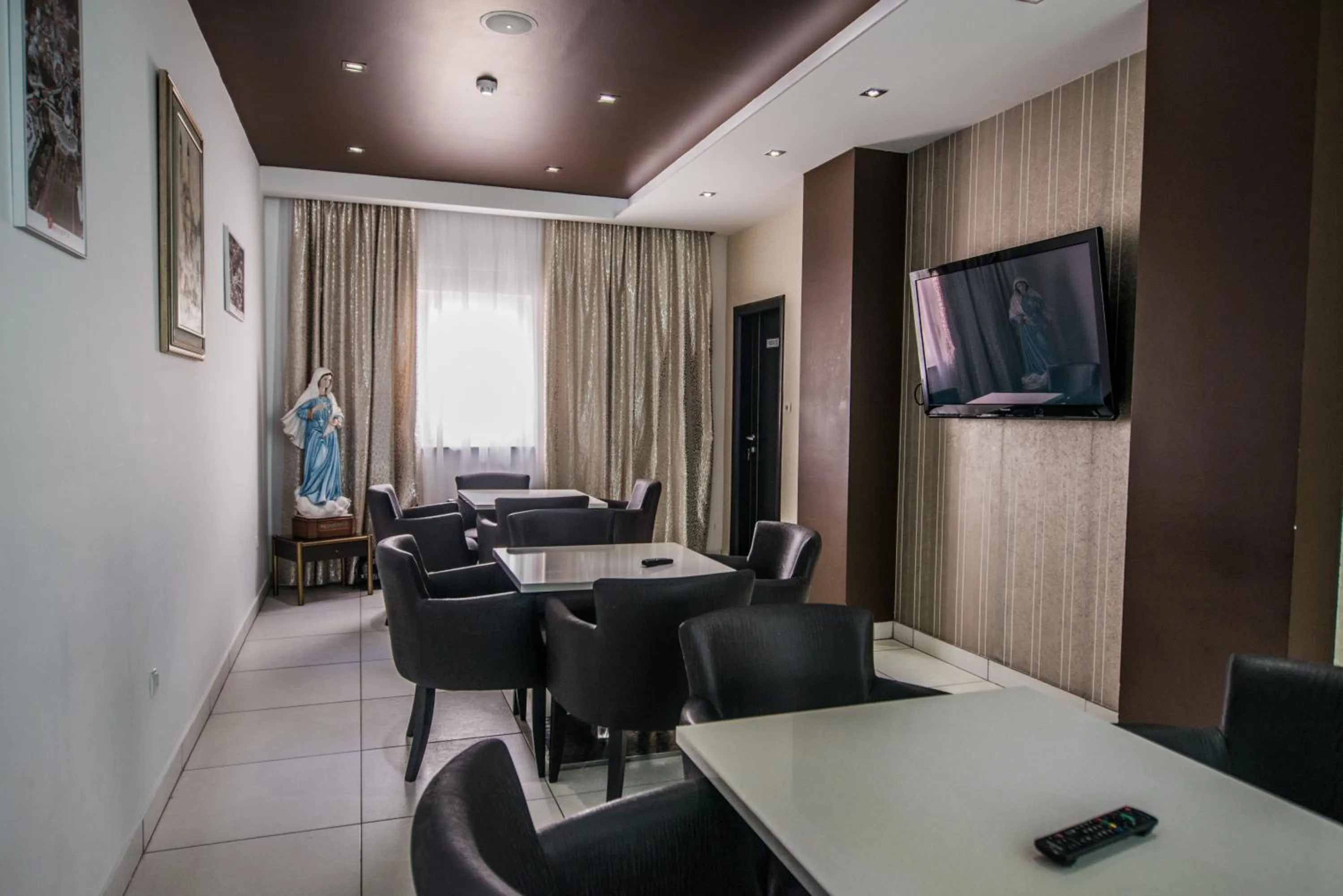 Communal lounge/ TV room in Hotel Lux