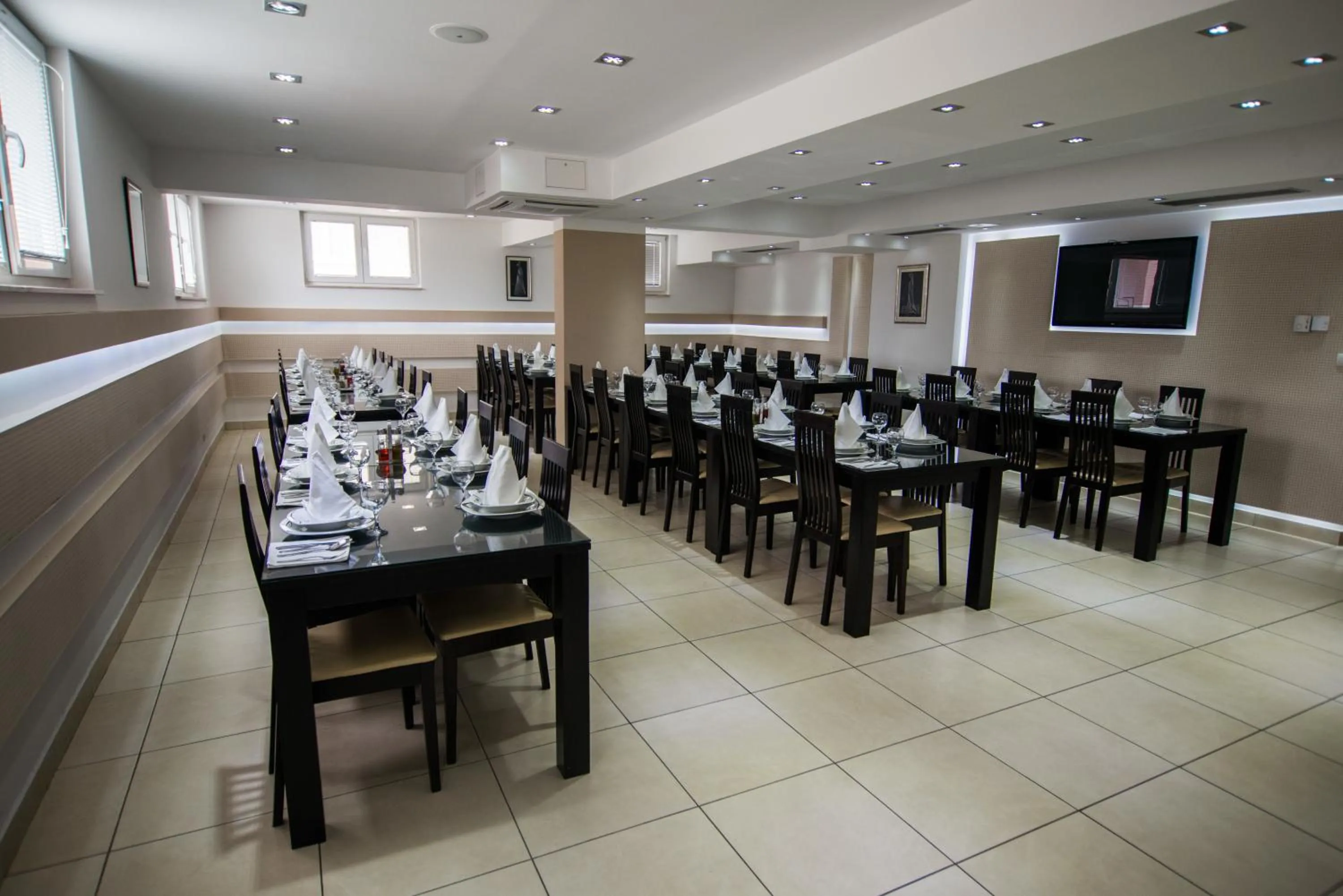 Restaurant/places to eat in Hotel Lux