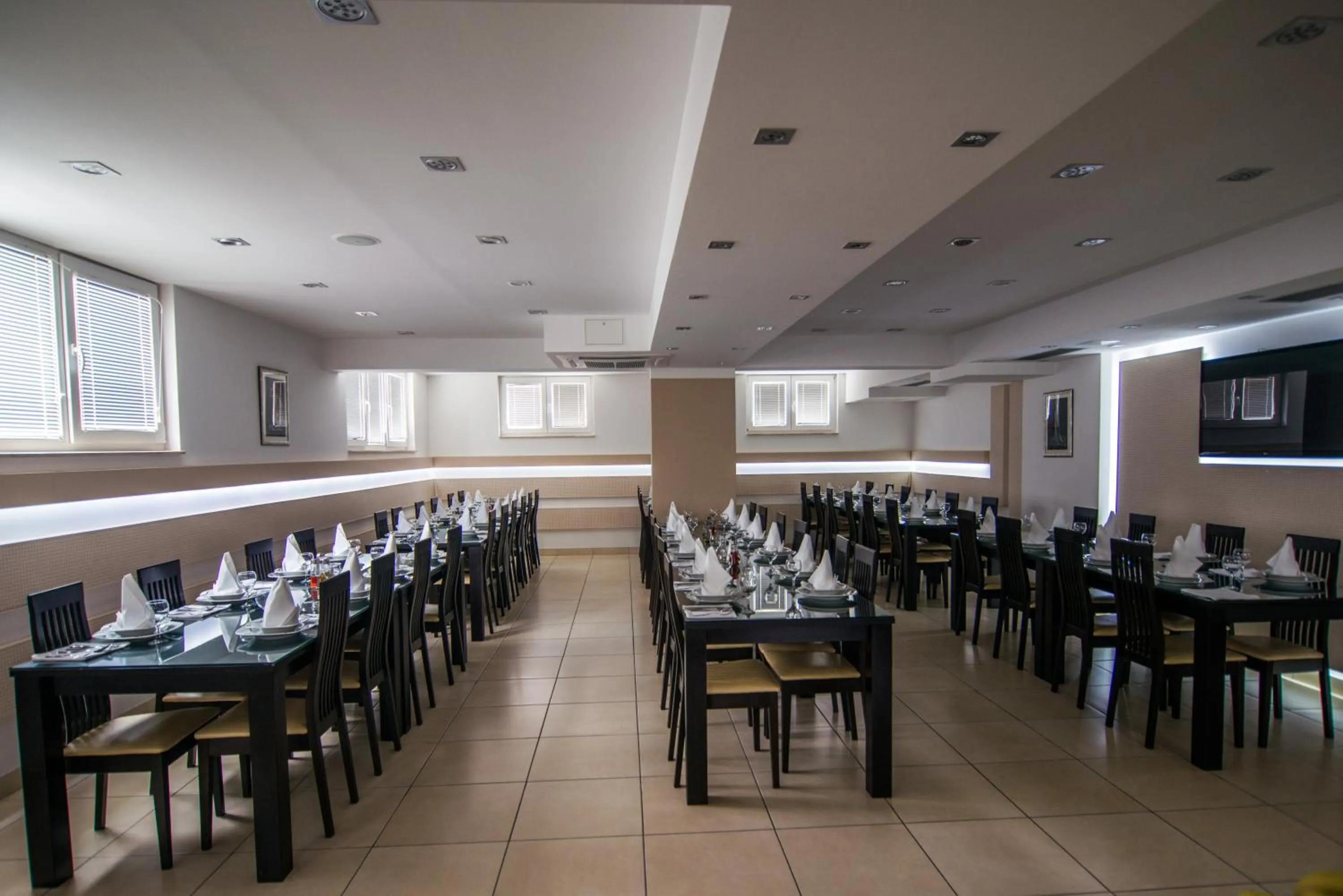 Restaurant/places to eat in Hotel Lux