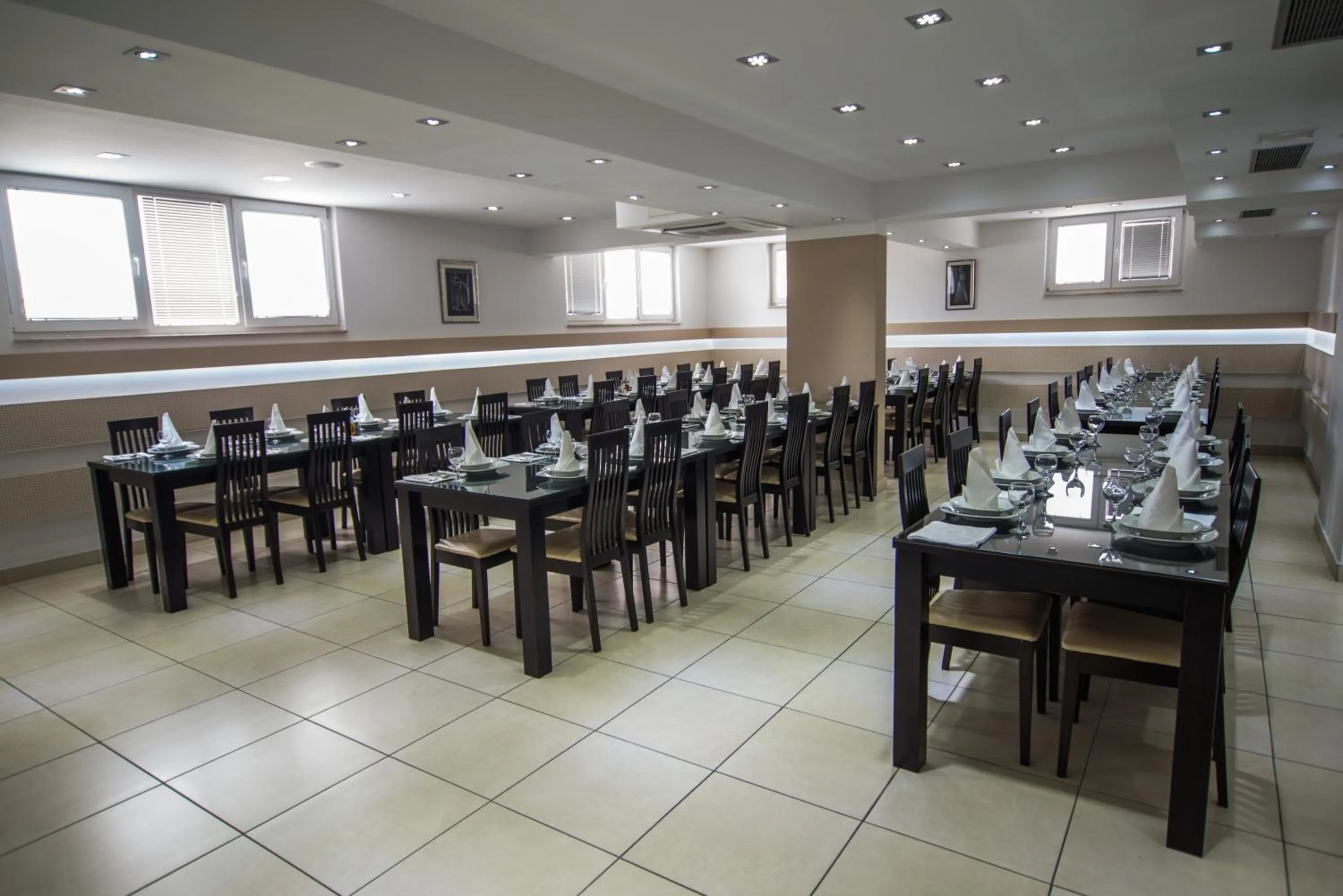 Restaurant/places to eat in Hotel Lux