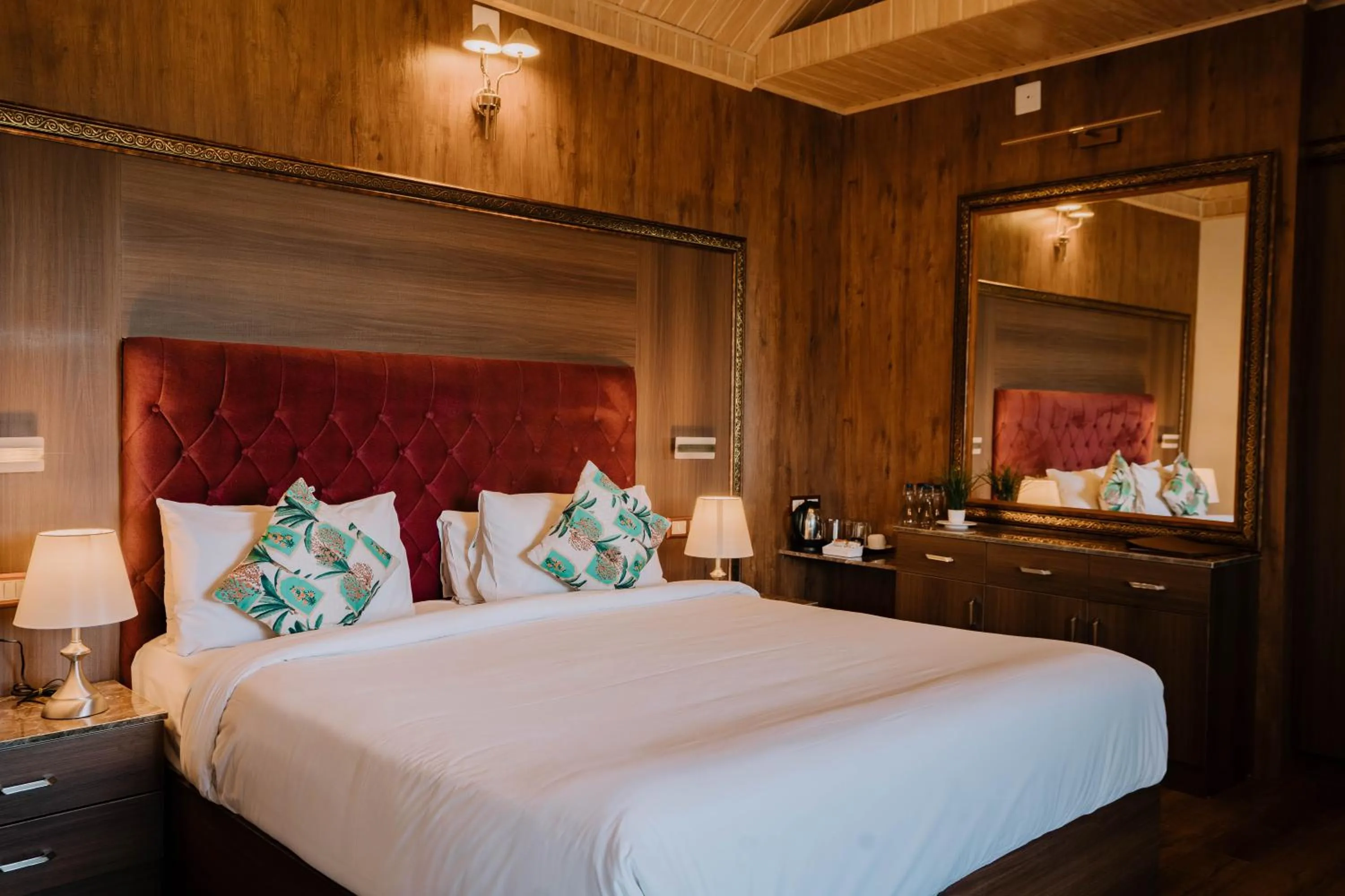 Bedroom, Bed in Green Nest Resort Ooty