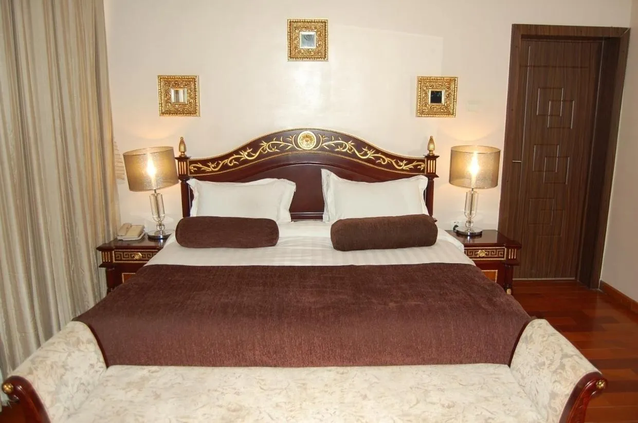 Bedroom, Bed in Owu Crown Hotel Ibadan