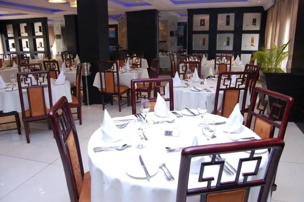 Restaurant/places to eat in Owu Crown Hotel Ibadan