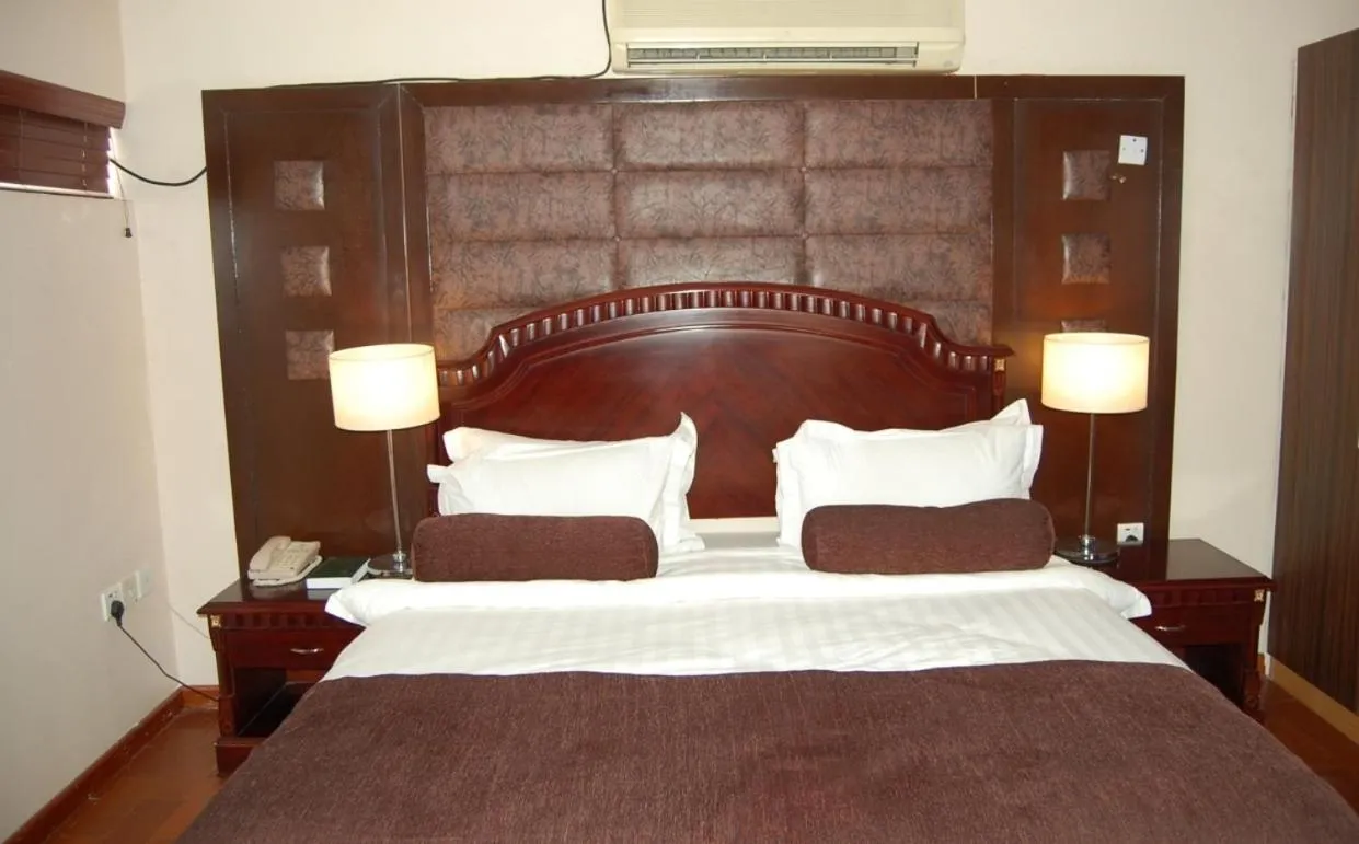 Bedroom, Bed in Owu Crown Hotel Ibadan
